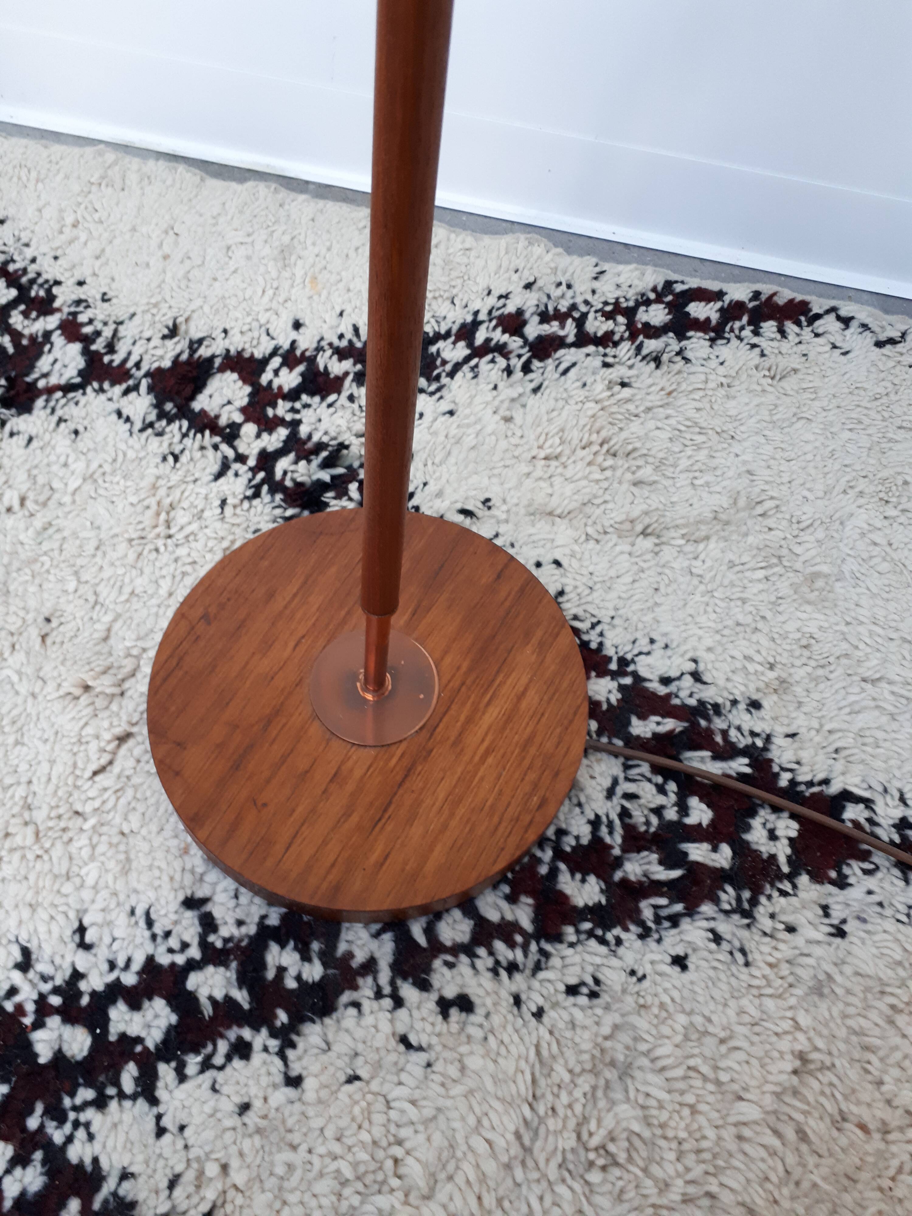 Lampadaire scandinave cuivre et teck
