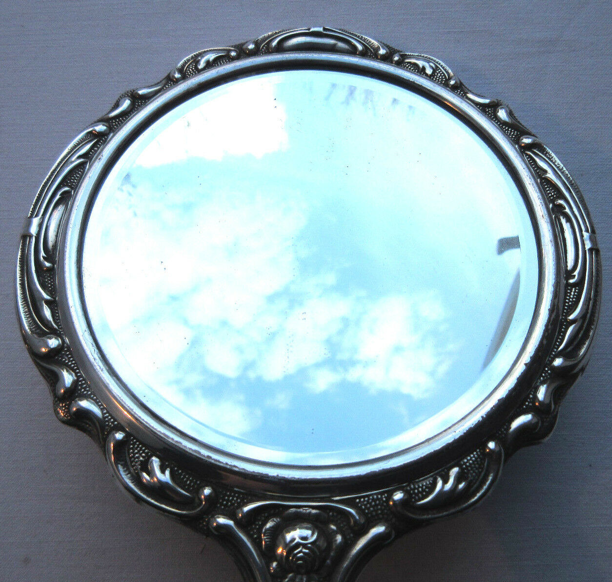 Art Nouveau hand-facing, mirror in repulsed silver frame, rose decoration 14x27cm