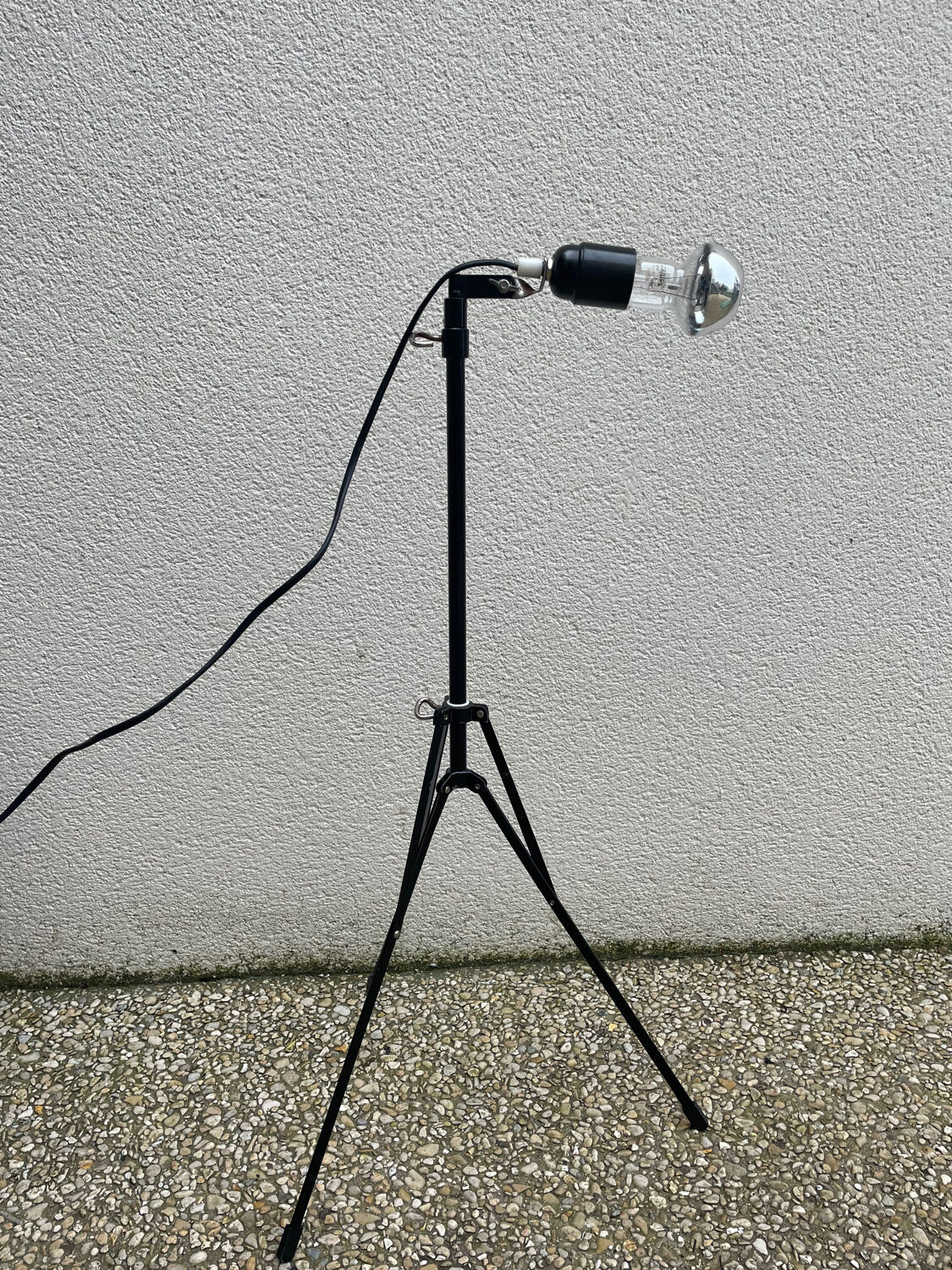 Tripod lamp