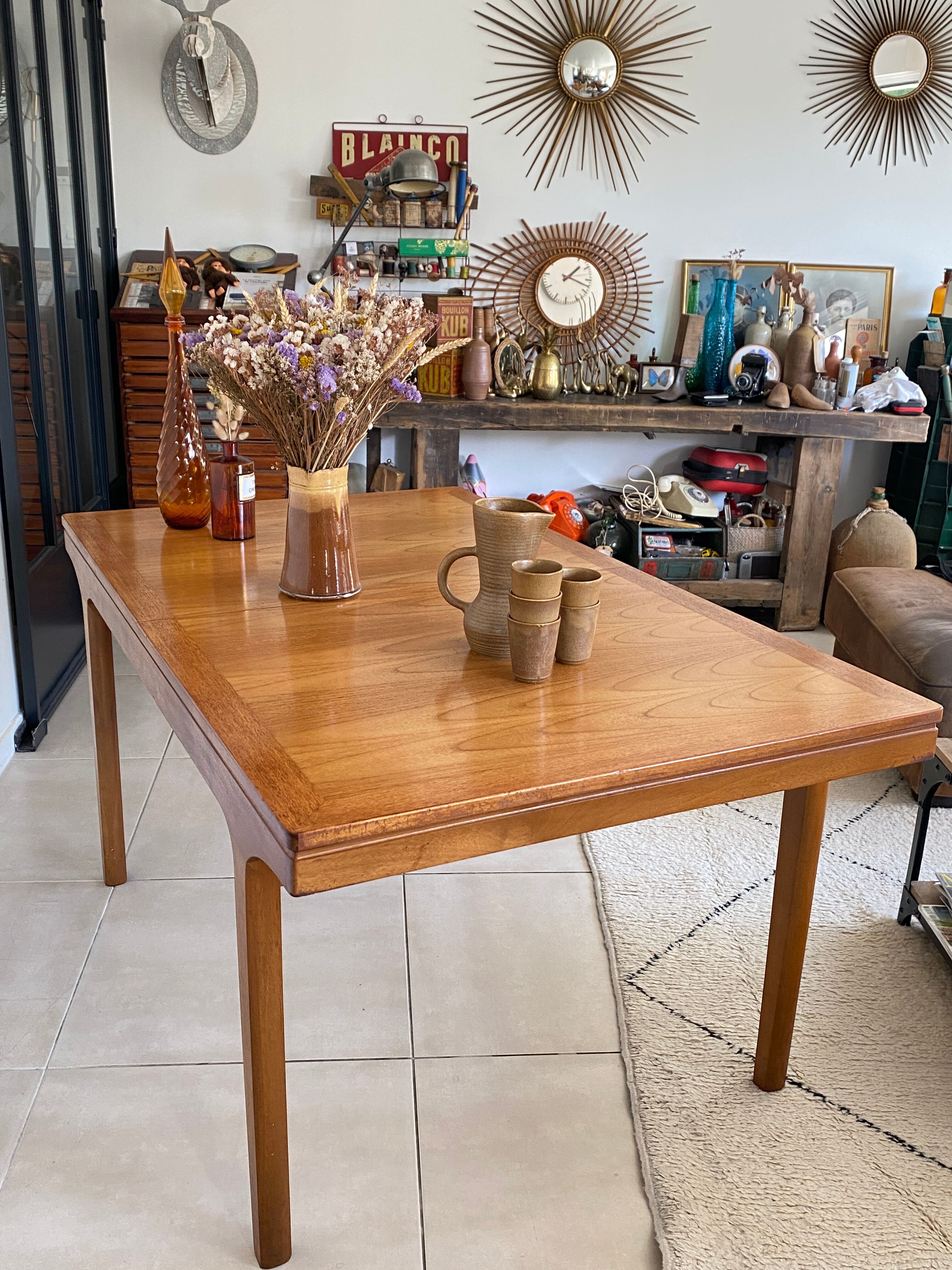 Extendable dining table in NATHAN teak