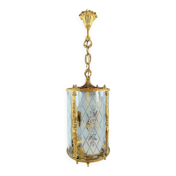 Lanterne de style Louis XVI en bronze doré et verre gravé, XXe Siècle