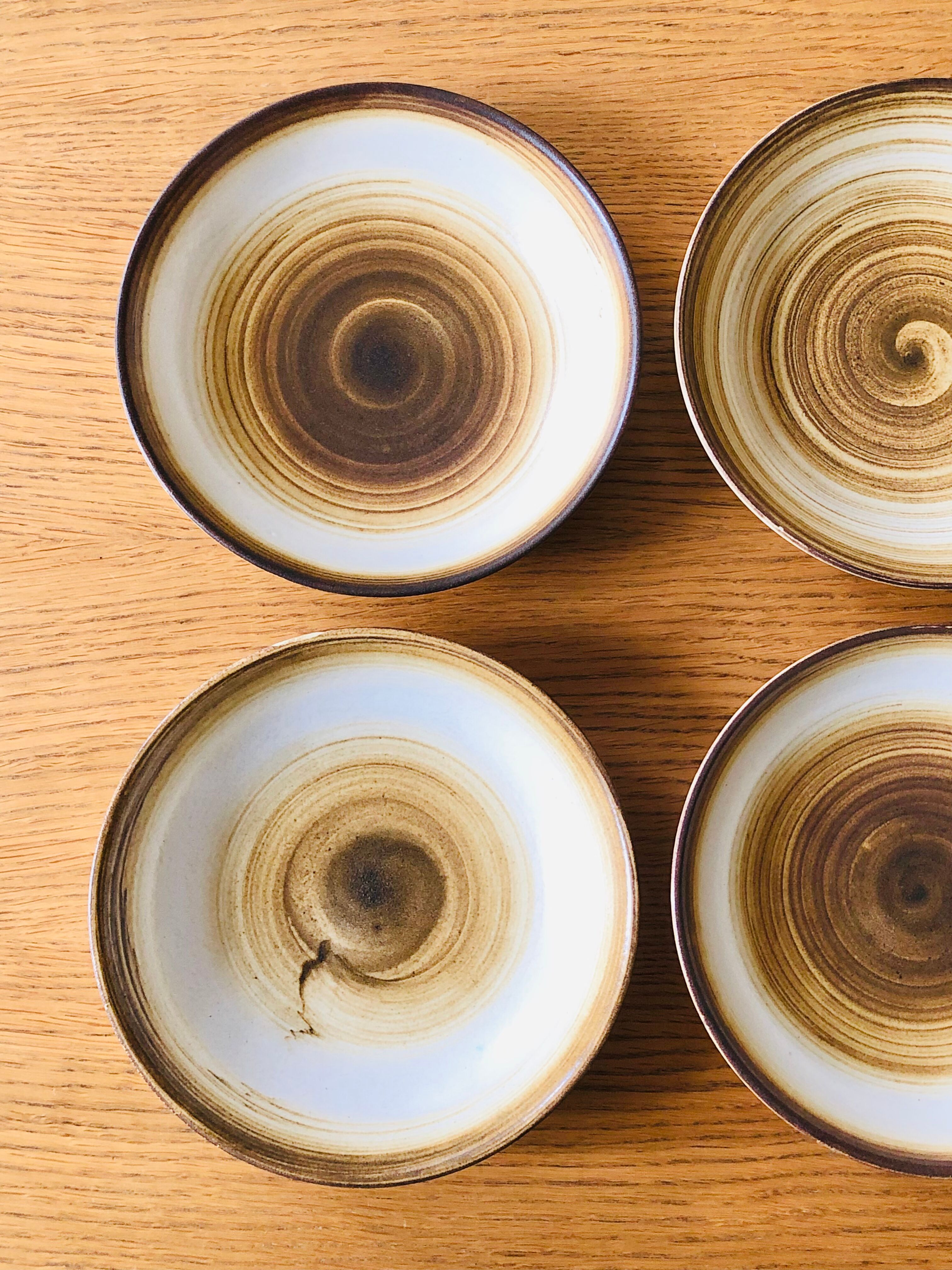 Set of six hollow plates in Longchamp sandstone