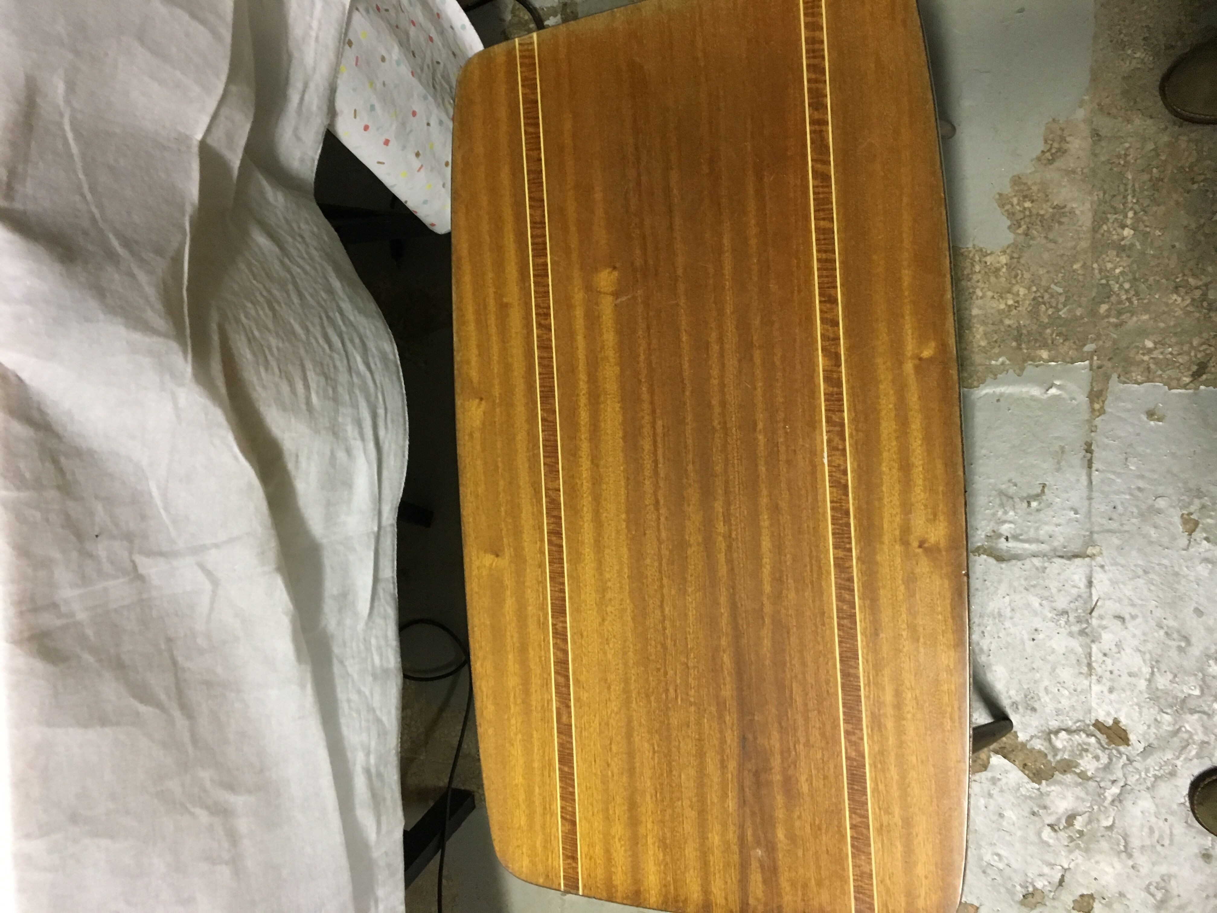 Table basse pieds compas