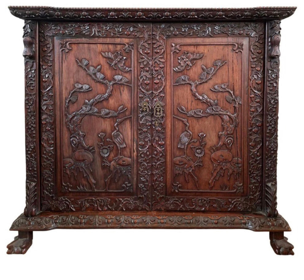 Buffet indochinois en bois de fer sculpté à la main 19ème siècle