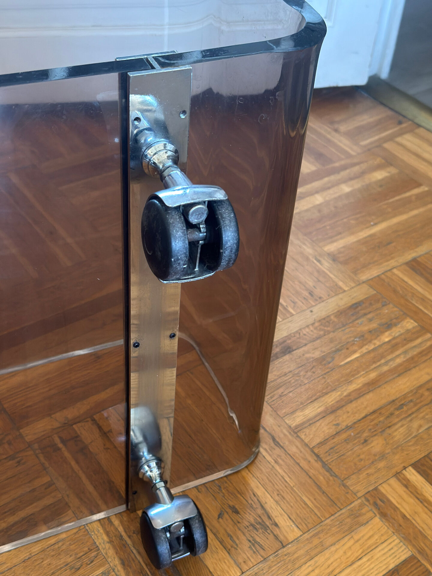 Table basse en Plexiglas fumé Michel Dumas