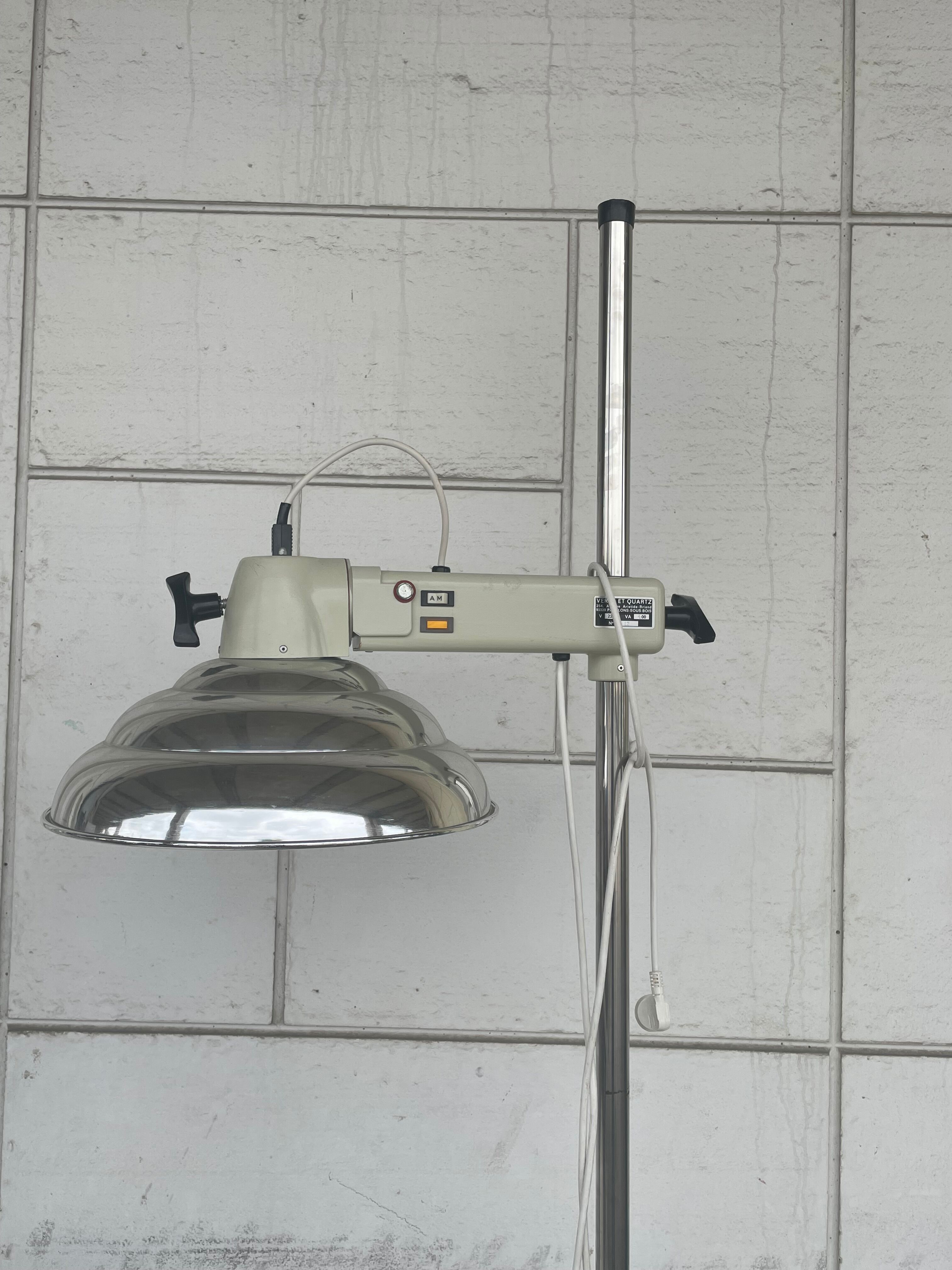 Industrial infrared floor lamp