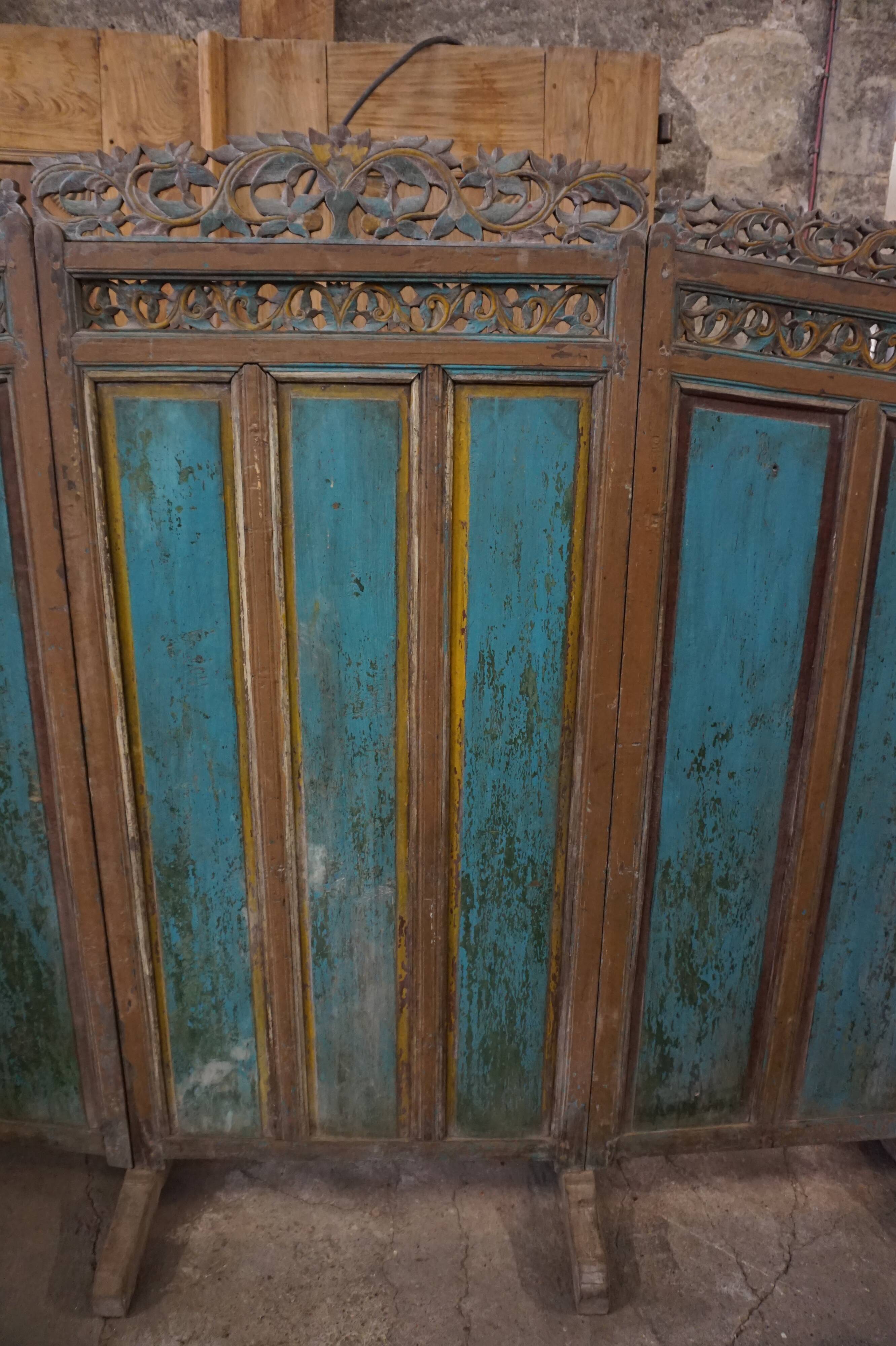 Screen 3 leaves on feet