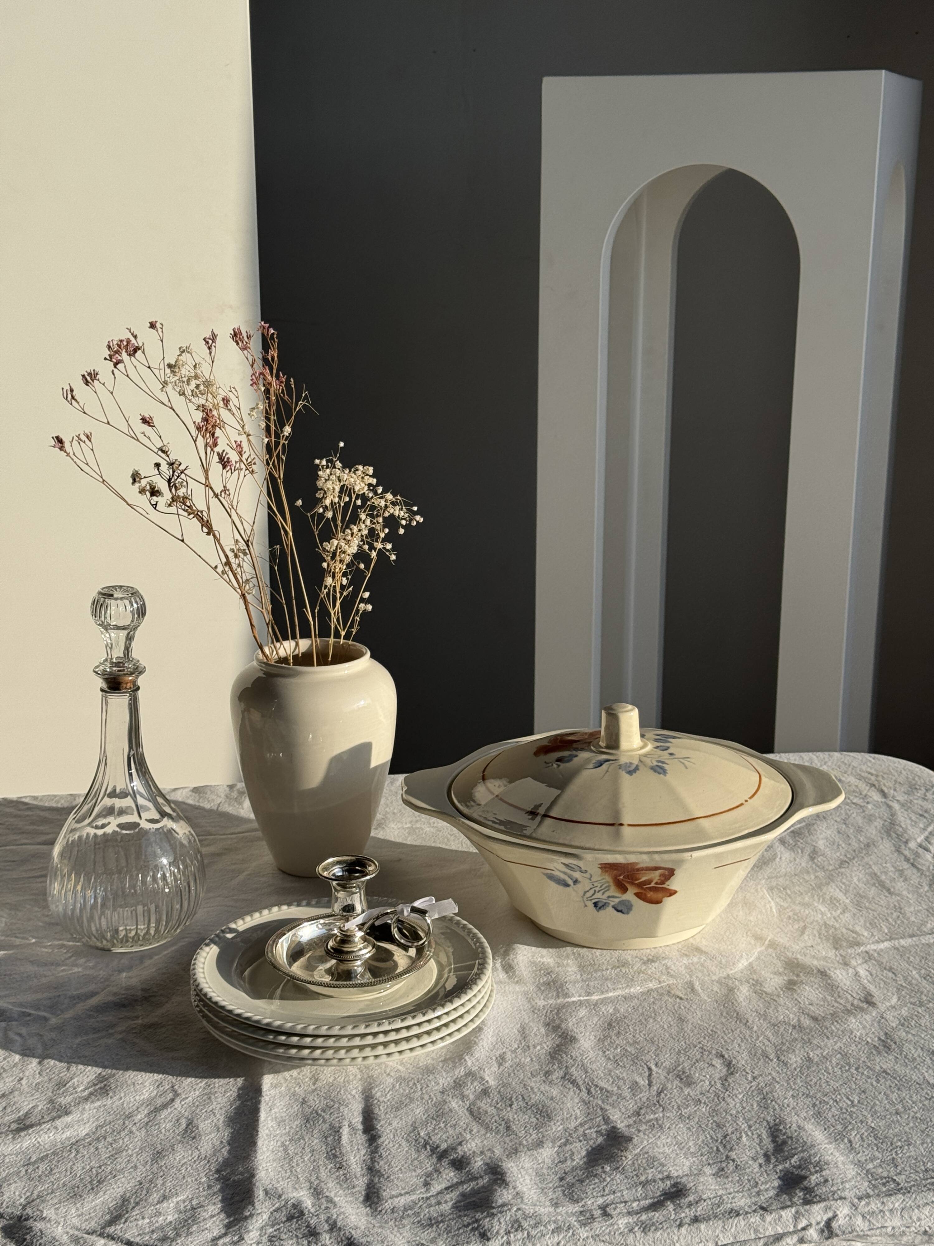 Antique Sarreguemines soup tureen with lid, rose pattern, D33 H28.