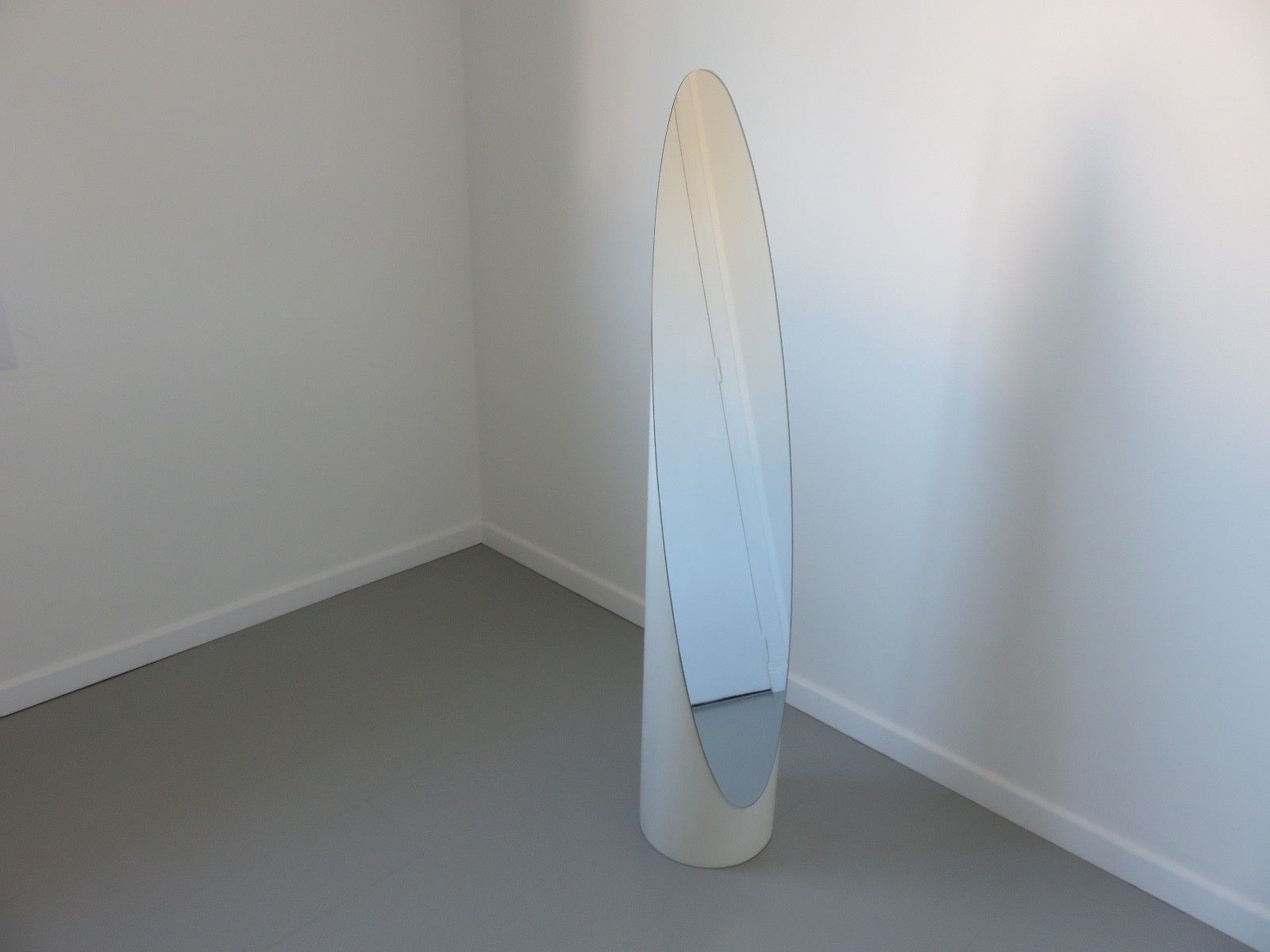 Mirror "Lipstick" resin 70s