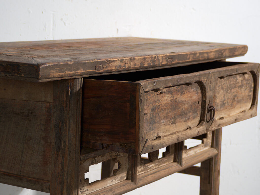 Console ancienne chinoise à entrelacs géométriques – Chine, vers 1900