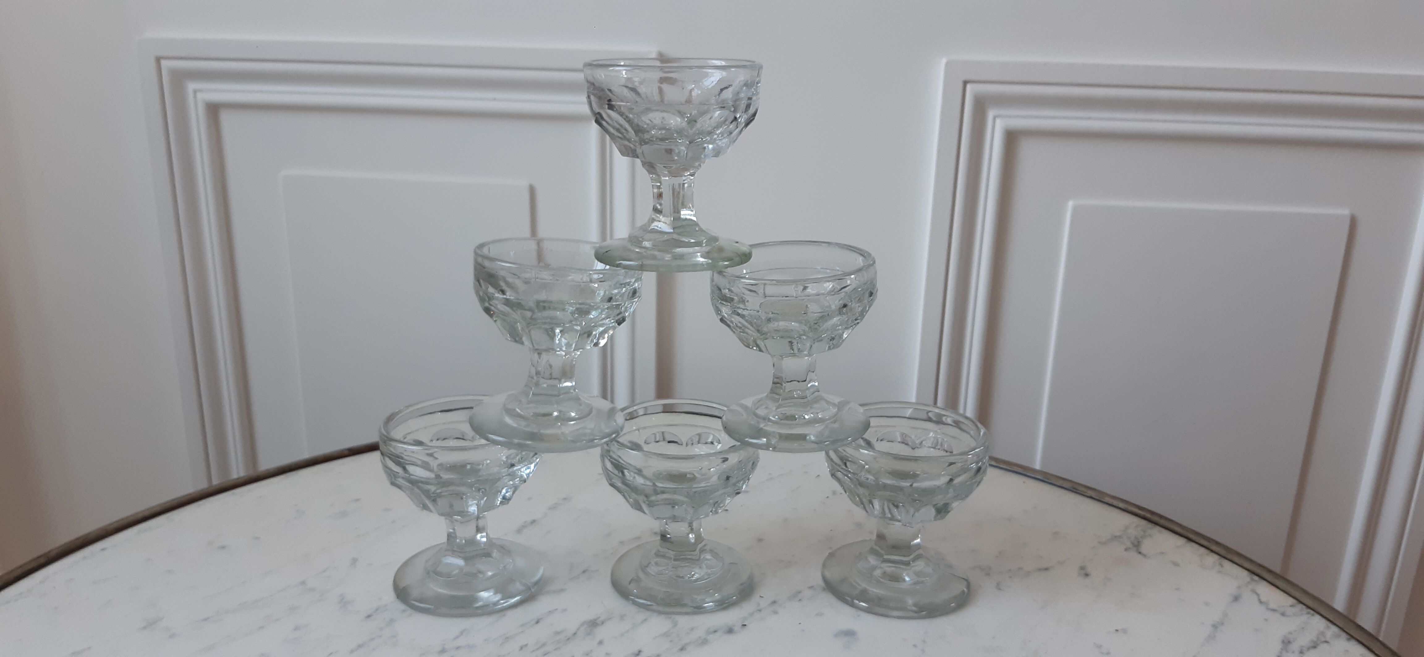 Set of 6 cups in molded glass pressed late nineteenth