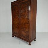 Superbe armoire anglaise Art Déco en loupe de noyer signée Waring & Gillow – vers 1900-1932