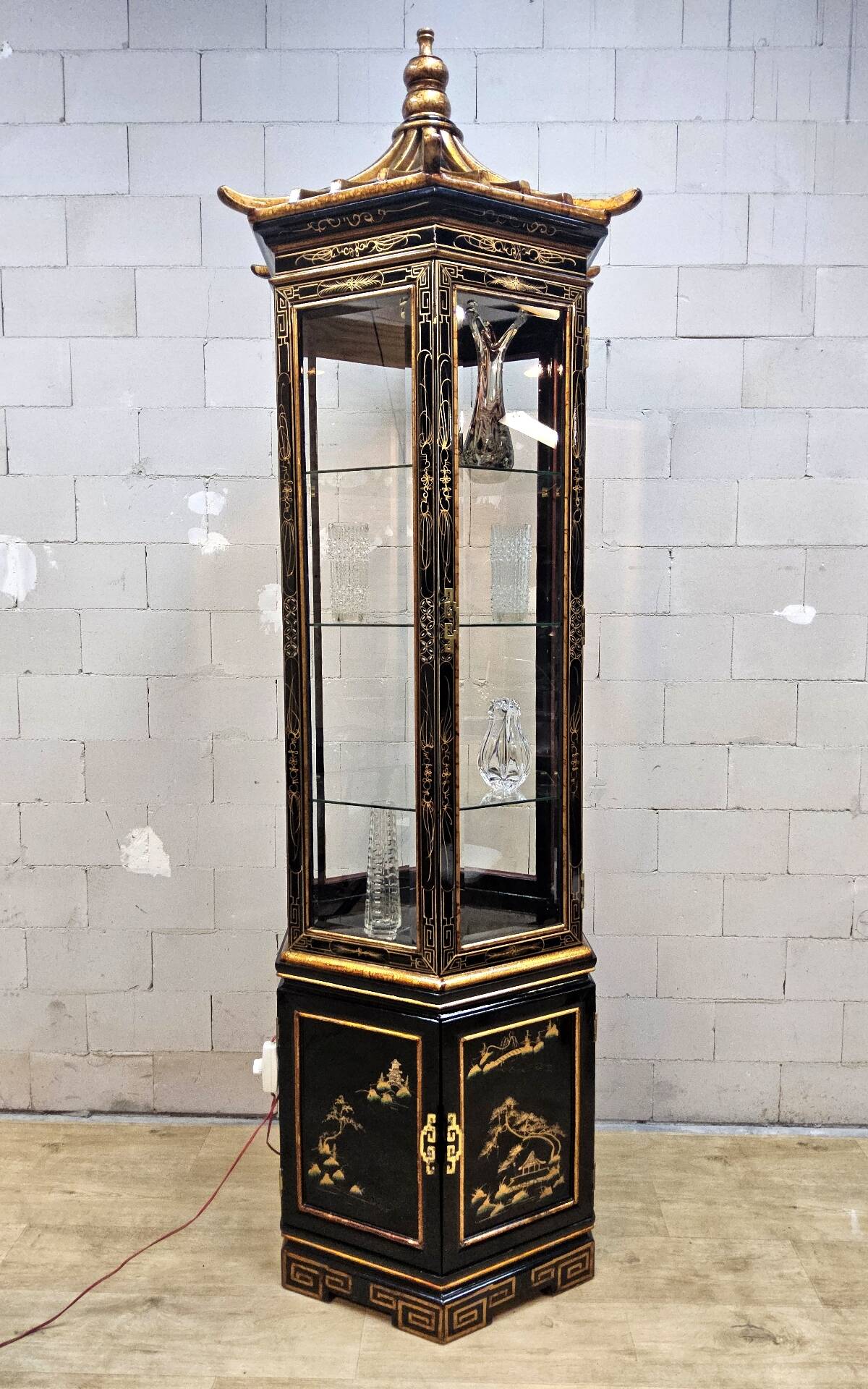 Vitrine chinoise vintage toit pagode (éclairage) asiatique