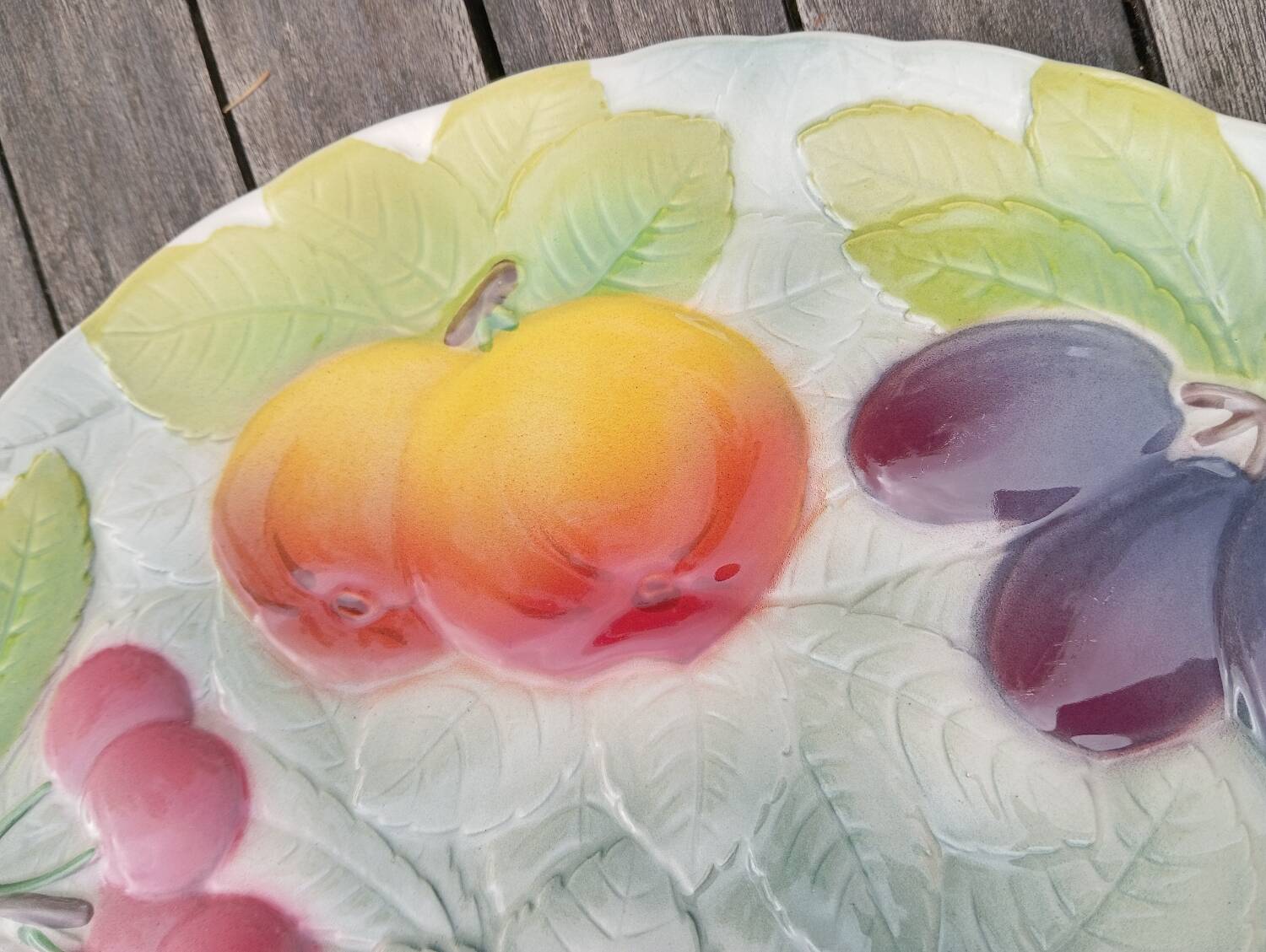 Plat à gâteau / coupe fruit faience barbotine de St Clement