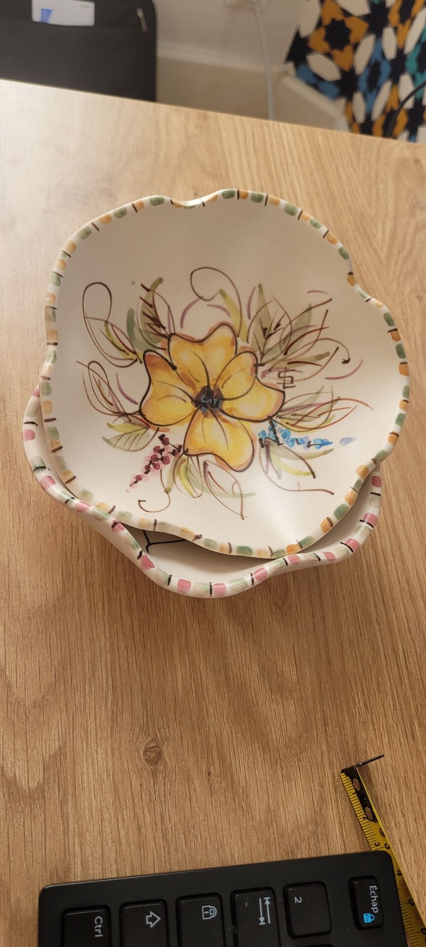 2 ceramic bowls with floral decoration