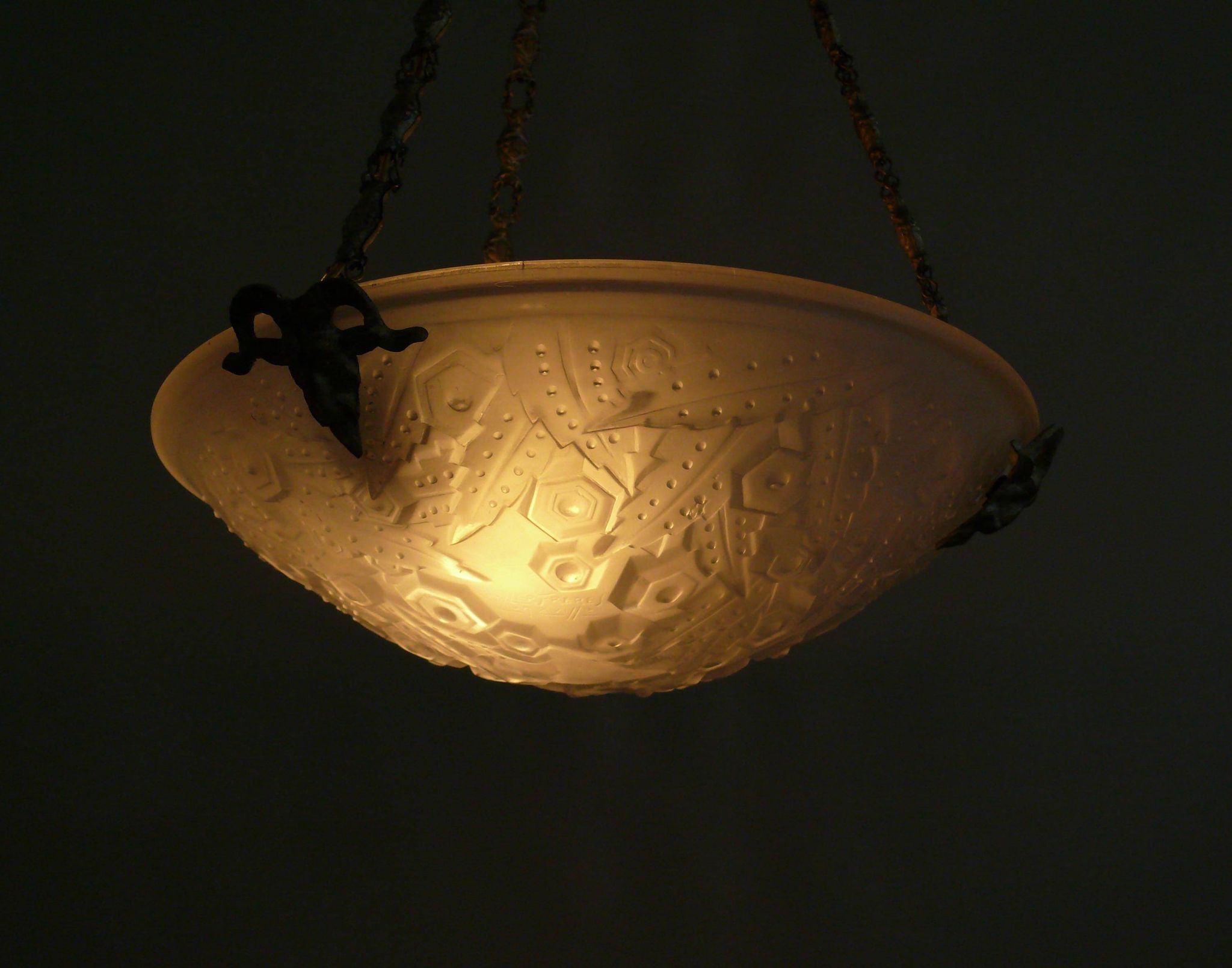 French Art Deco glass pendant light with chain suspension, Muller Frères Lunéville, 1920s-1930s
