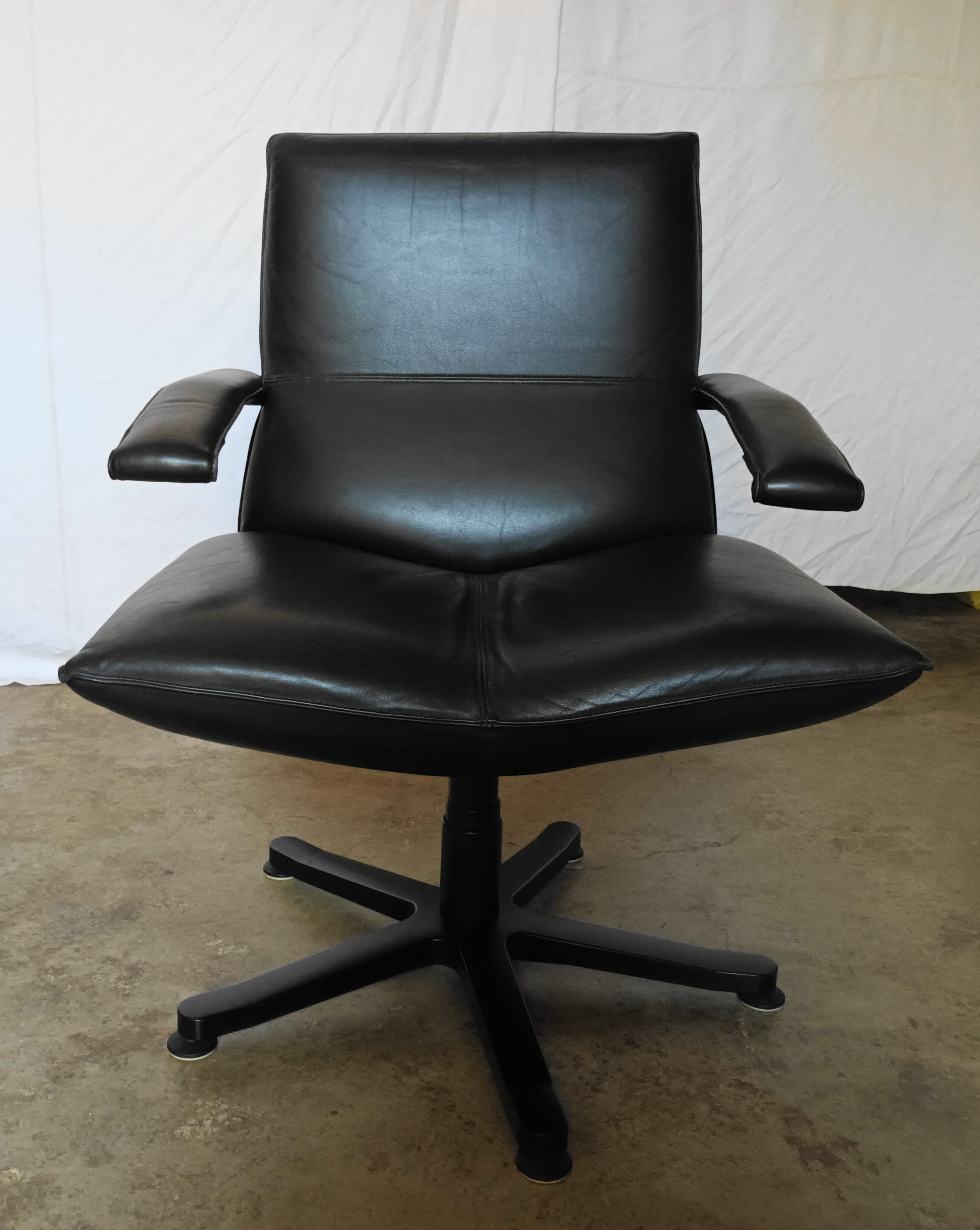 Office armchair in leather by Jean Louis Berthet pure Mobilier International, 80s