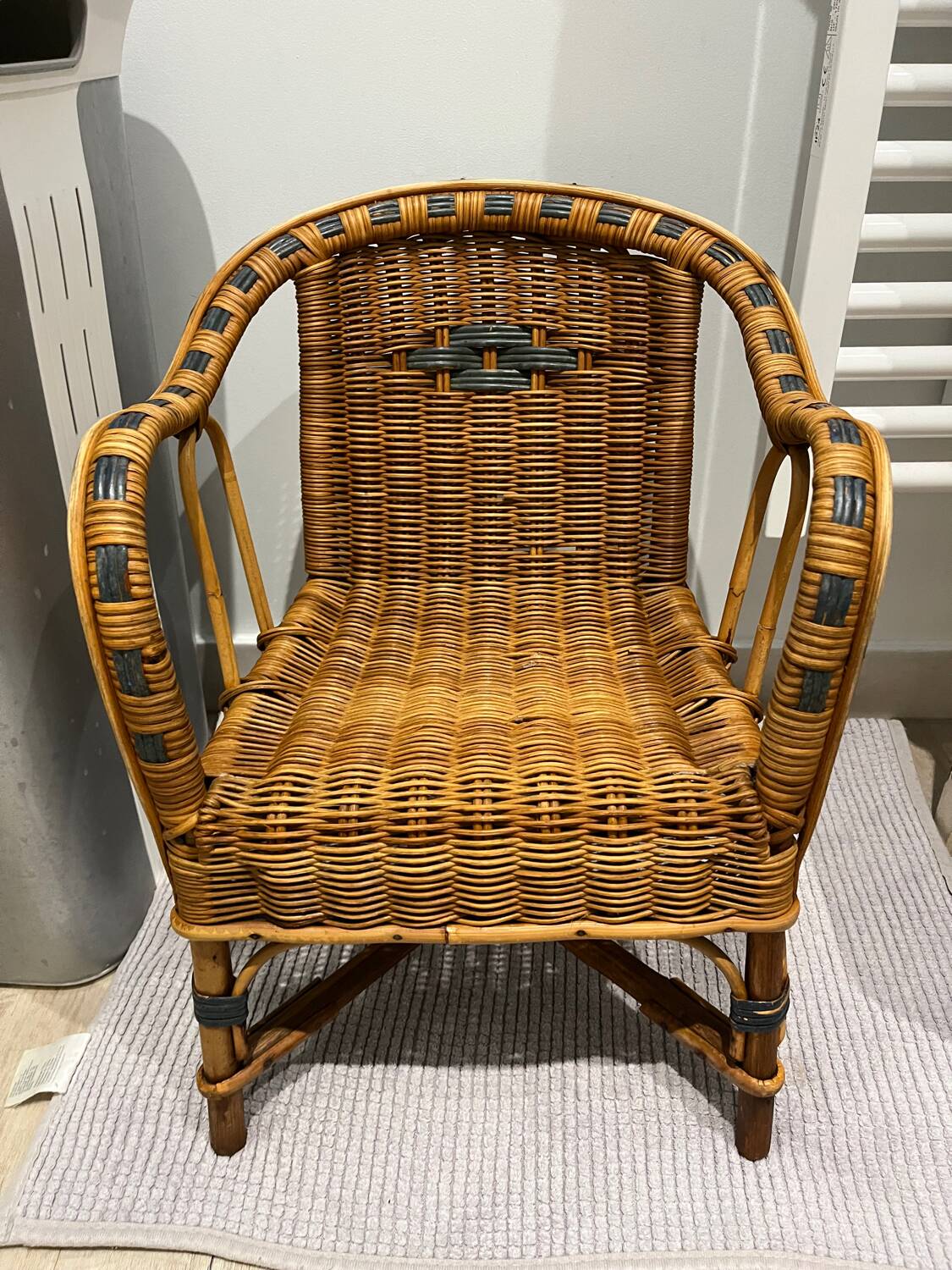 Fauteuil en rotin enfant vintage
