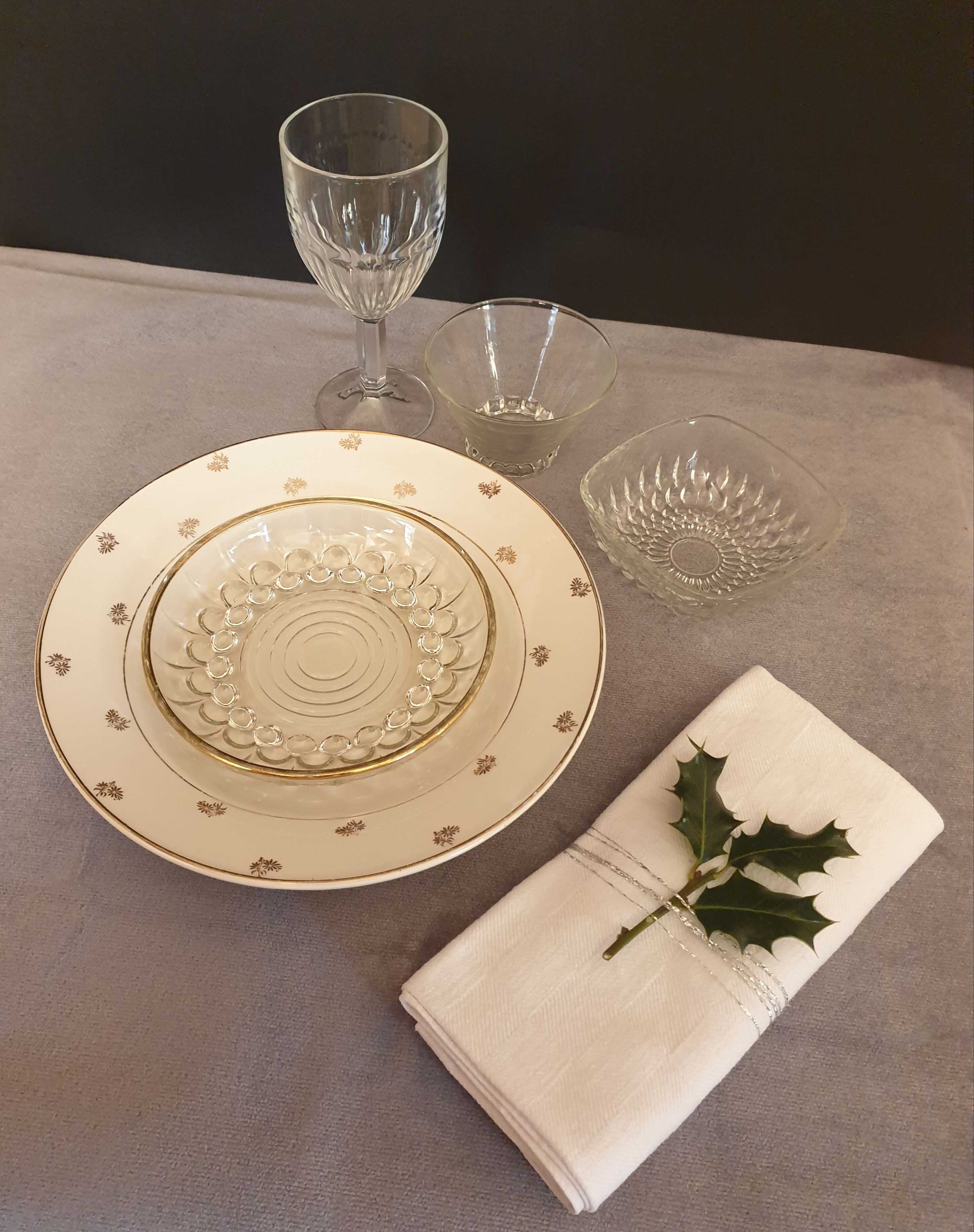 Suite of 4 hollow plates Saarguemines