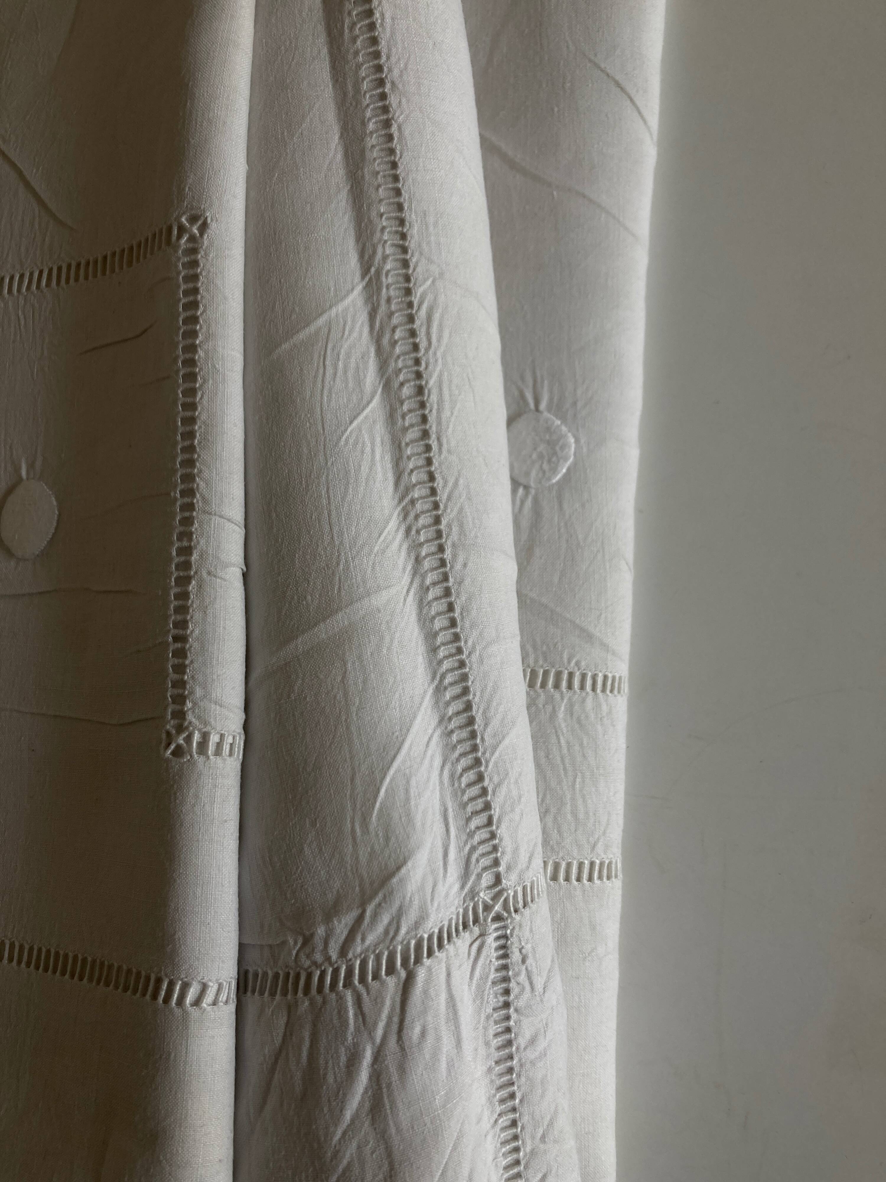 Modernist linen thread sheet 1940 embroidered with dots and openwork without monogram 240cm