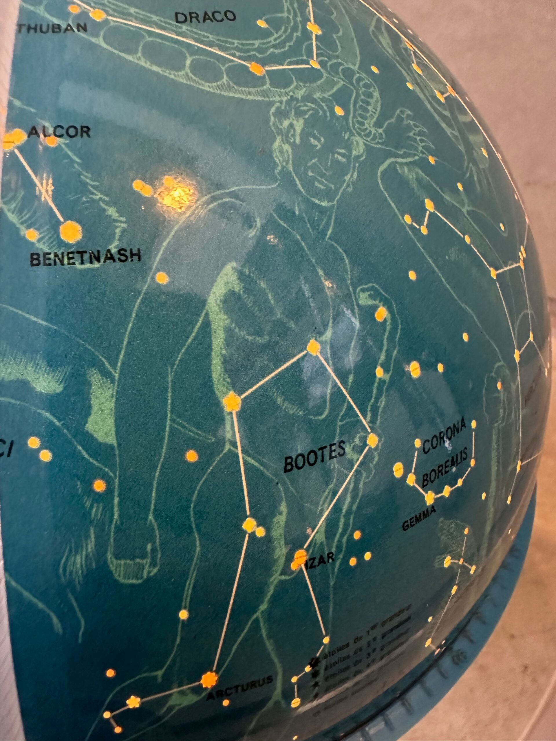 Globe céleste vintage – Alpha
