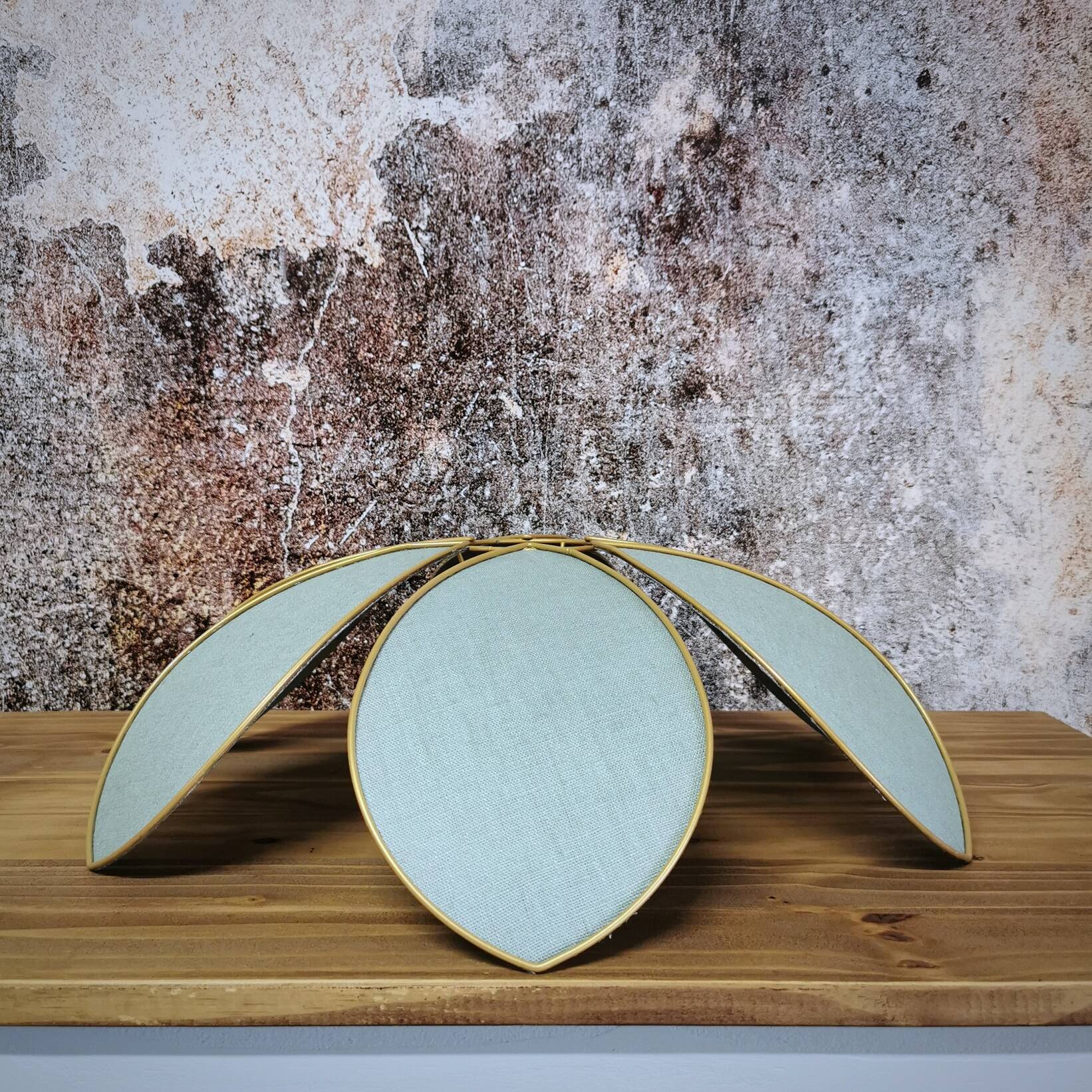 Flower suspension metal structure 6 petals in celadon green linen