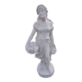 Statue d'une femme vigneronne en pierre reconstituée