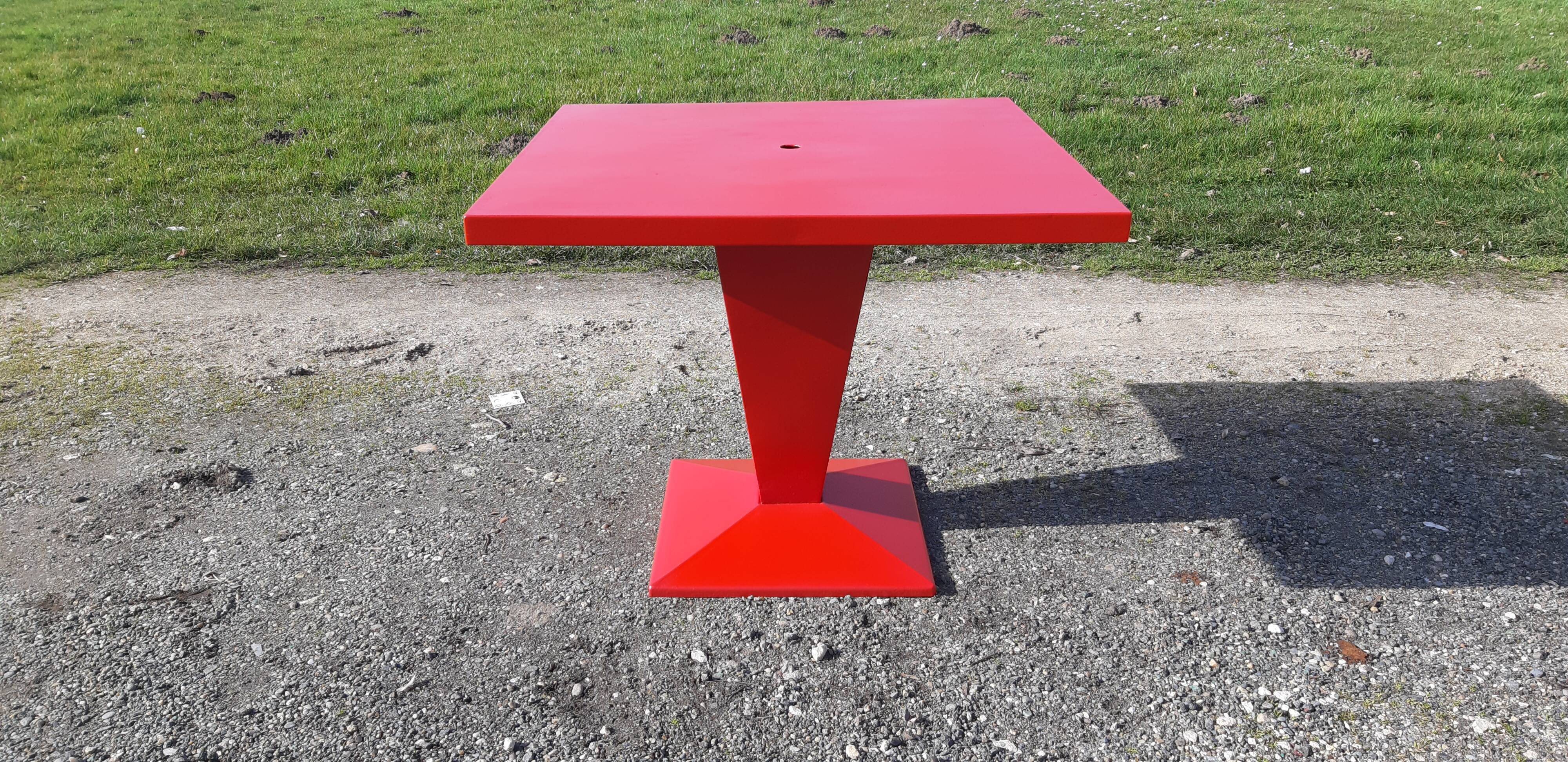 TABLE TOLIX model KUB Xavier Pauchard