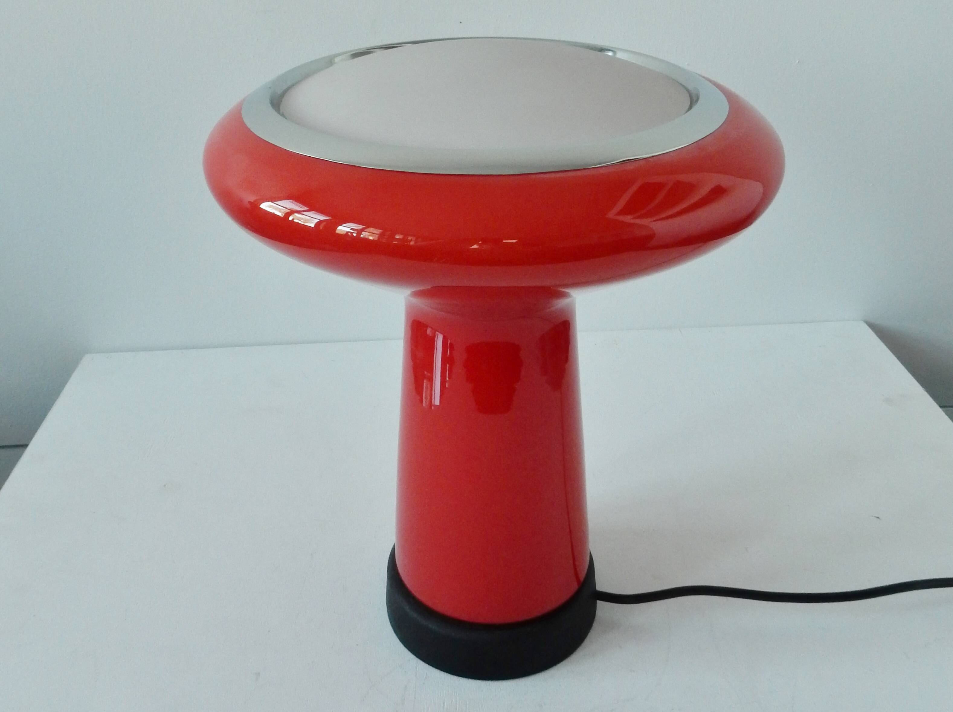 Glass table lamp in red and white glass by Hiemstra Evolux. Netherlands, 1960's