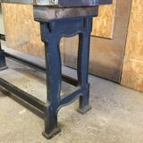 Workbench with cast iron foot