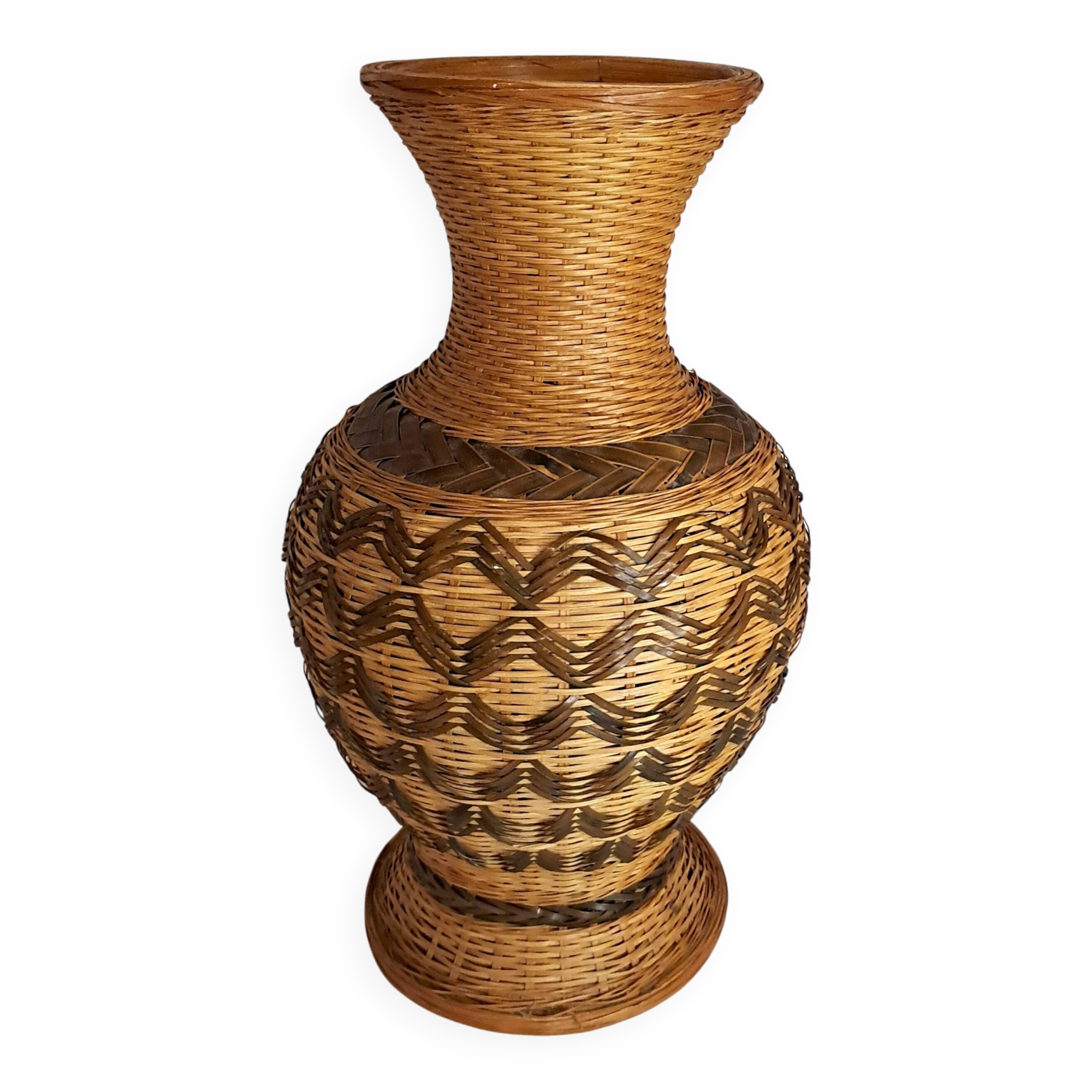 Woven rattan & ceramic vase – handcrafted decorative piece