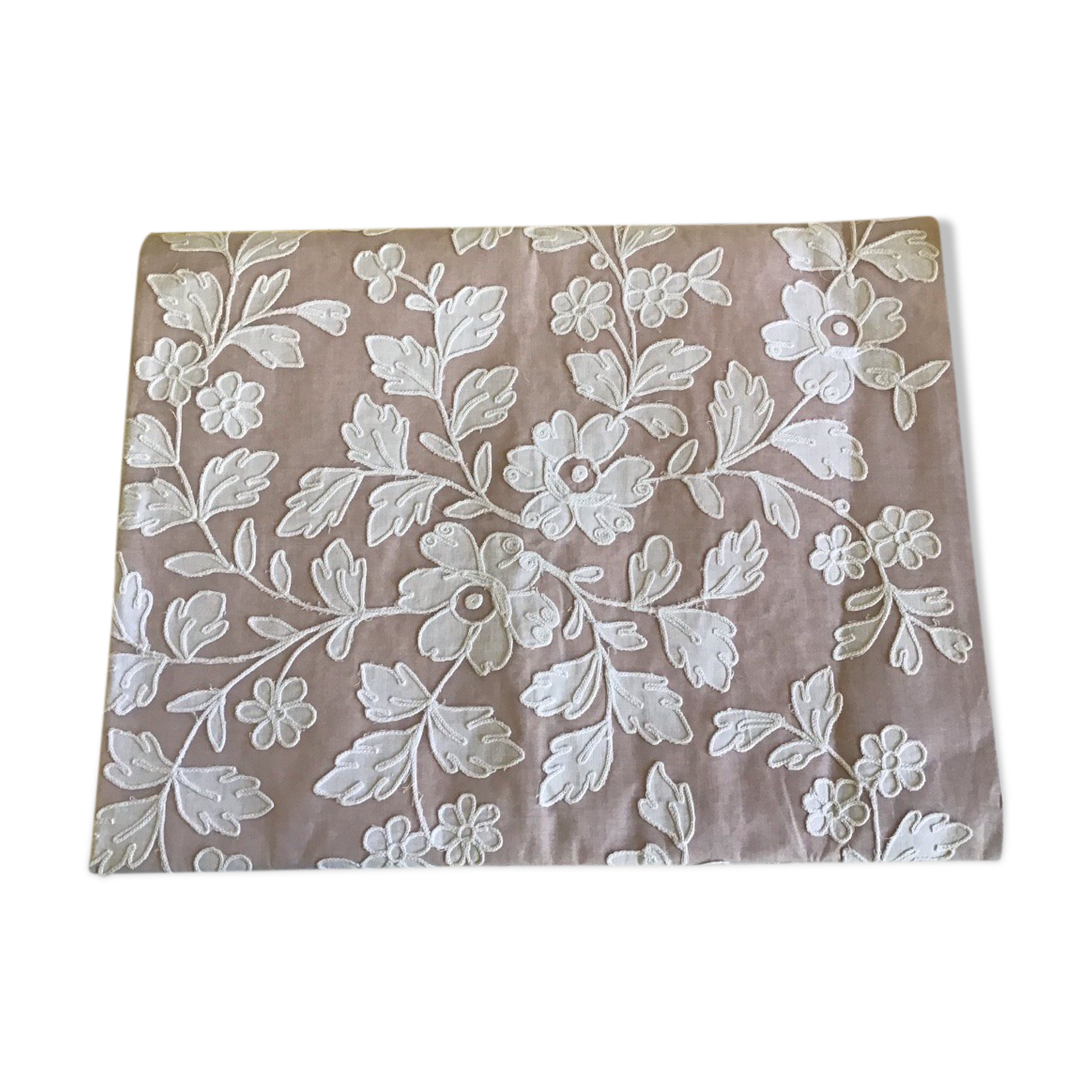 Ceremonial tablecloth in white organza