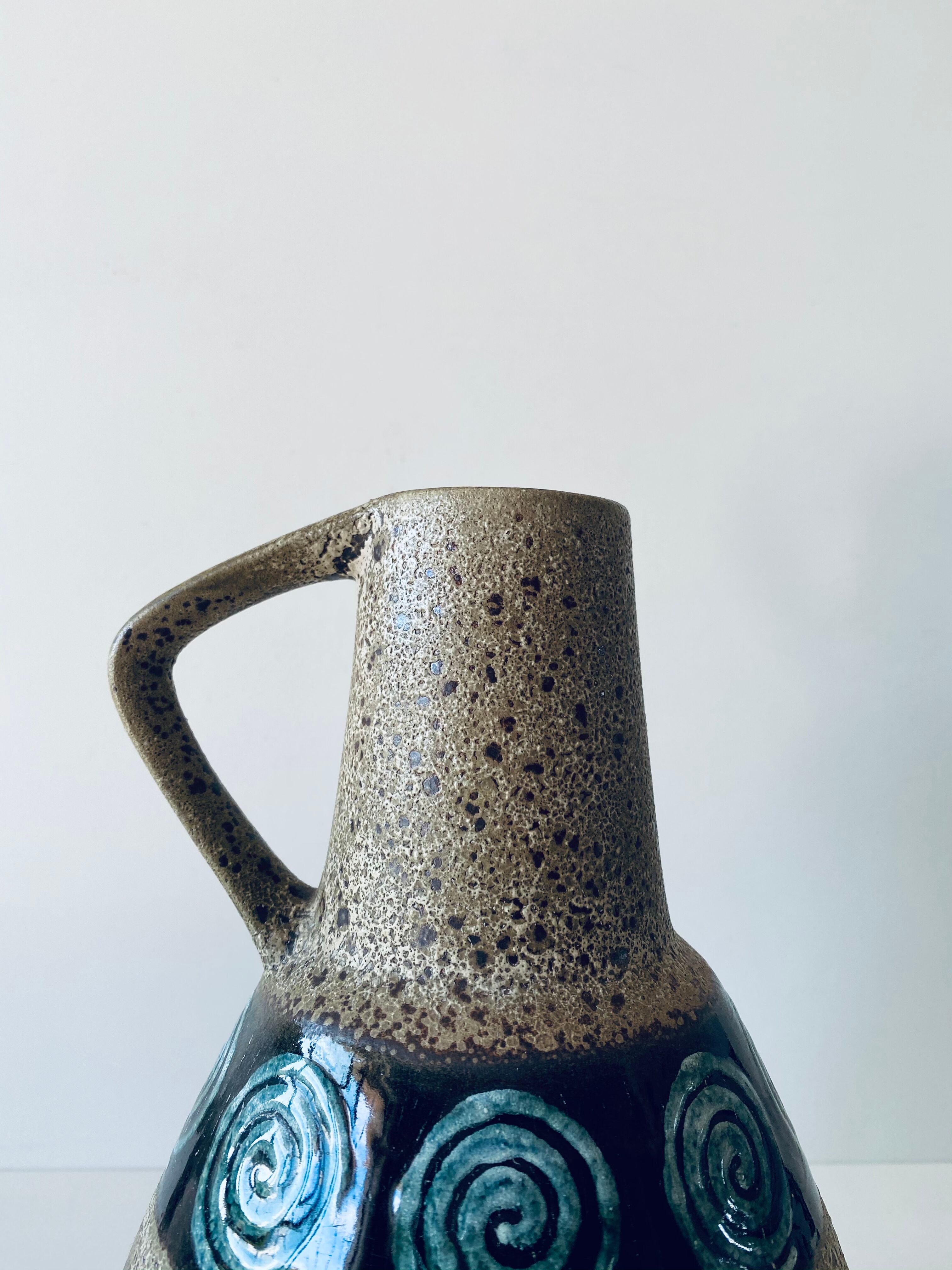 50s spiral decoration pitcher