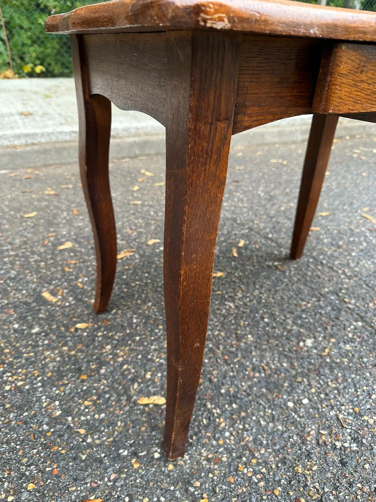 Table basse table d'appoint bout de canapé en chêne style Louis XV 1950