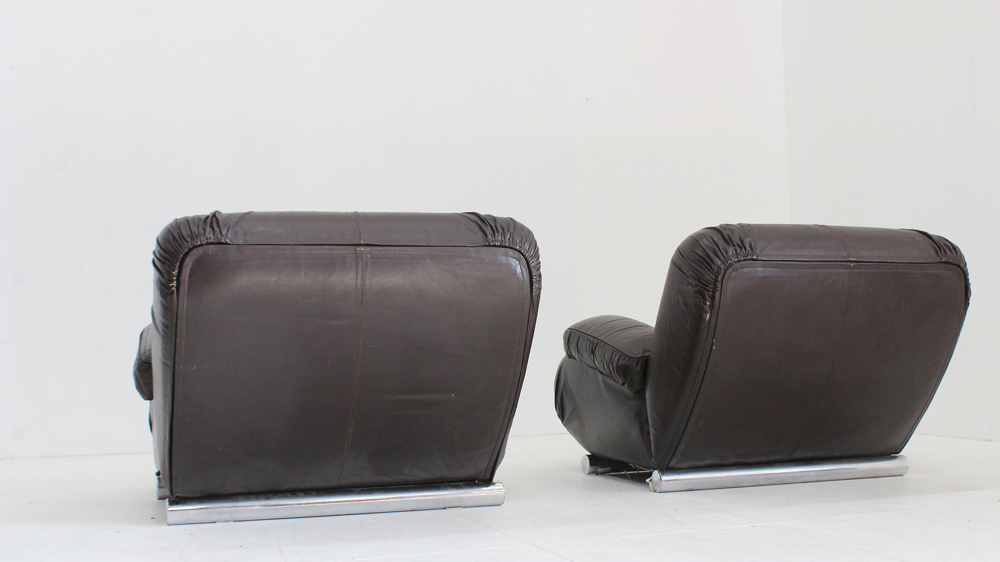 Giuseppe Munari lounge chairs brown leather 1970s, Italy, set of 2