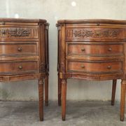 Pair of bow-fronted chests of drawers in walnut