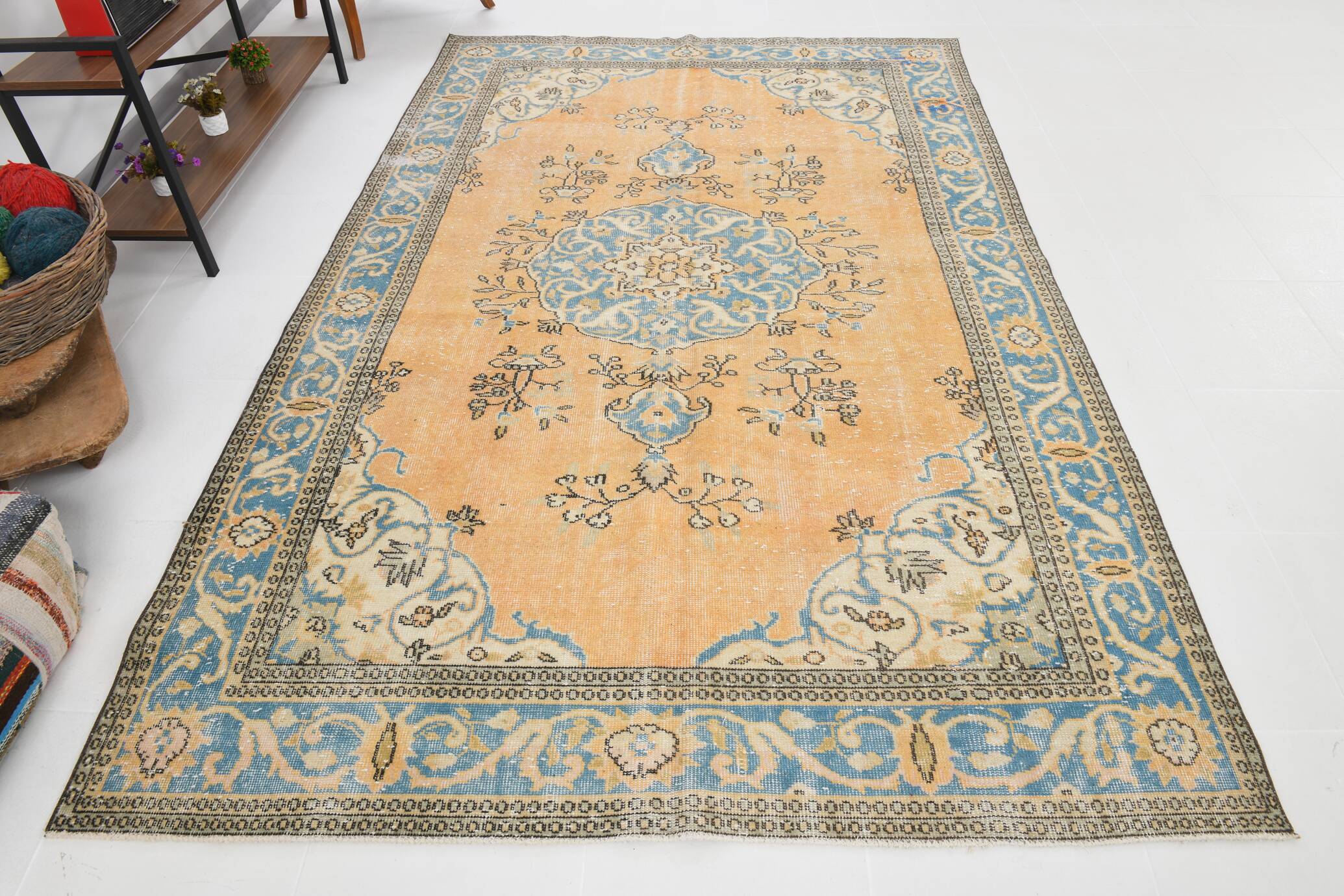 6x9 Shades Of Orange & Blue Vintage Rug, 186x289Cm