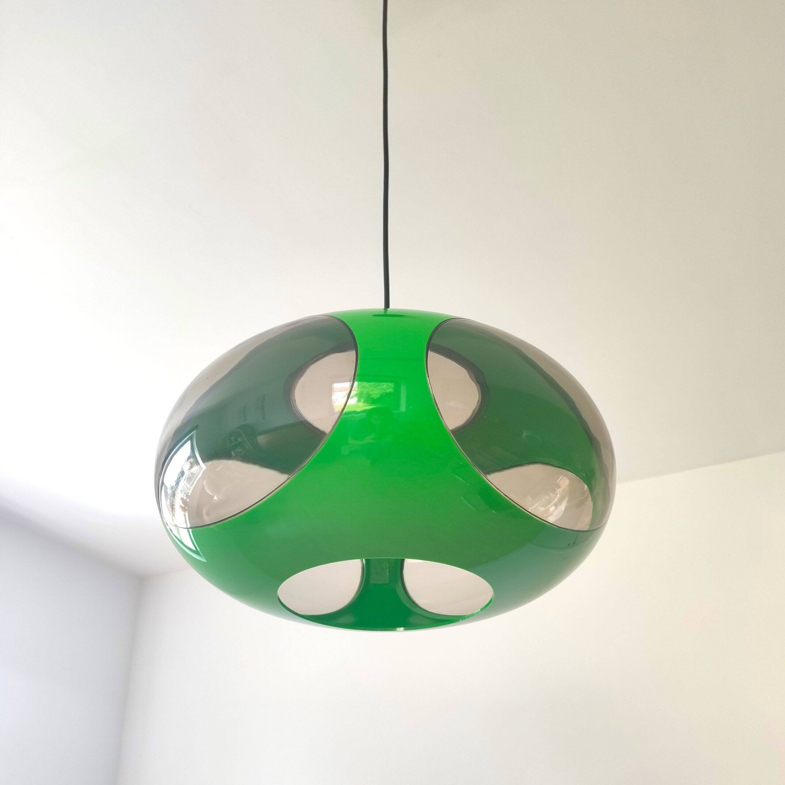Space age pendant lamp – Massive