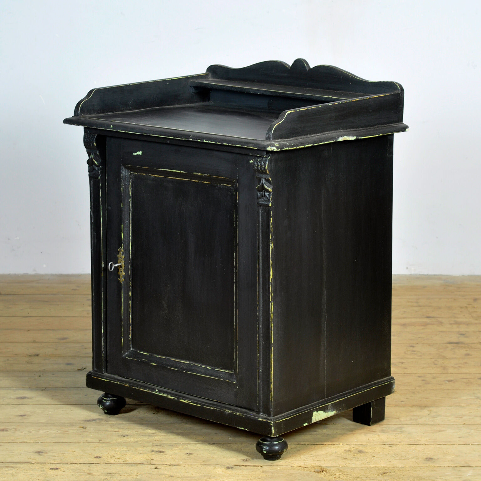 Armoire en pin, vers 1900