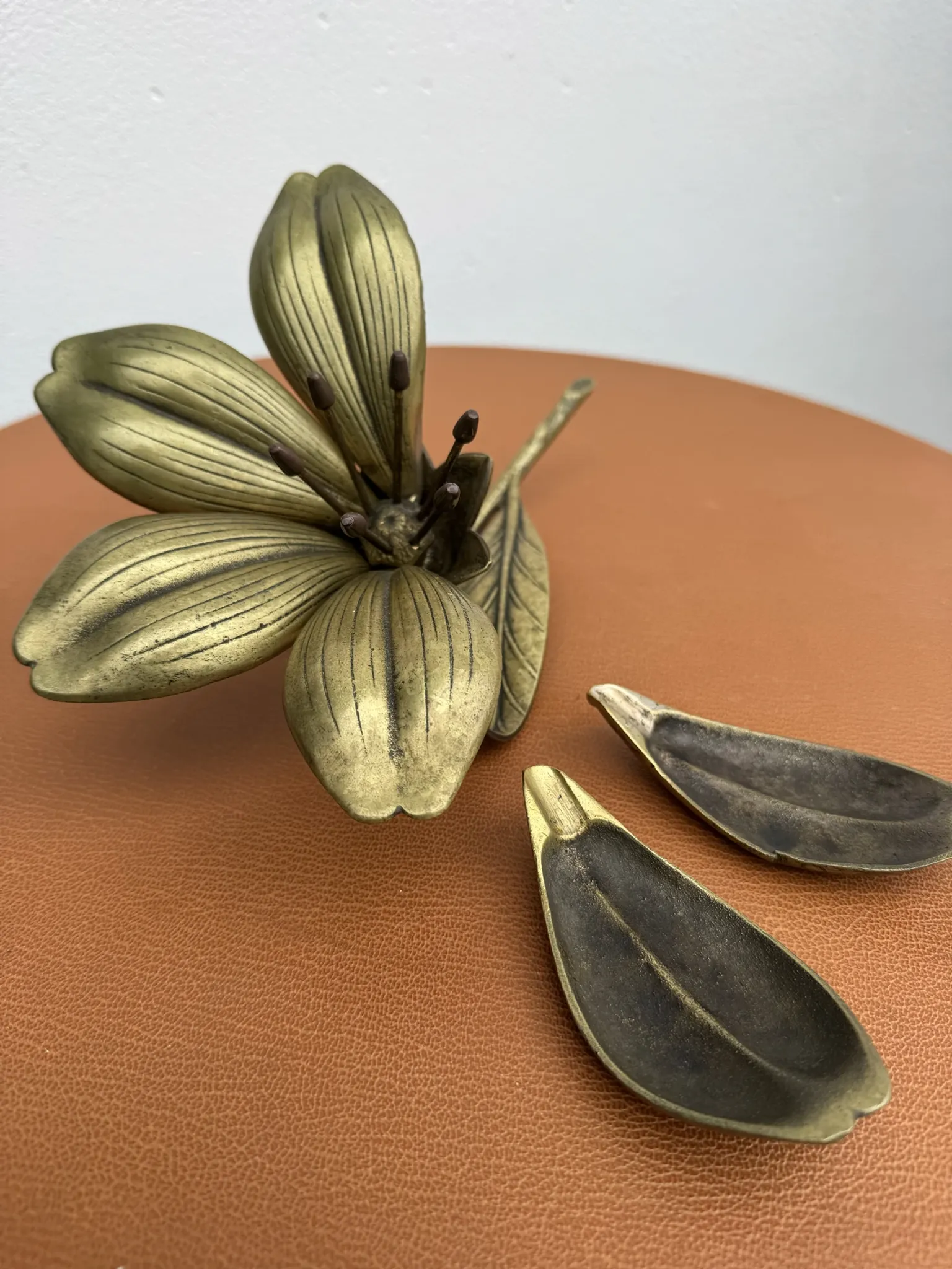 Ashtray flower solid brass 1960s