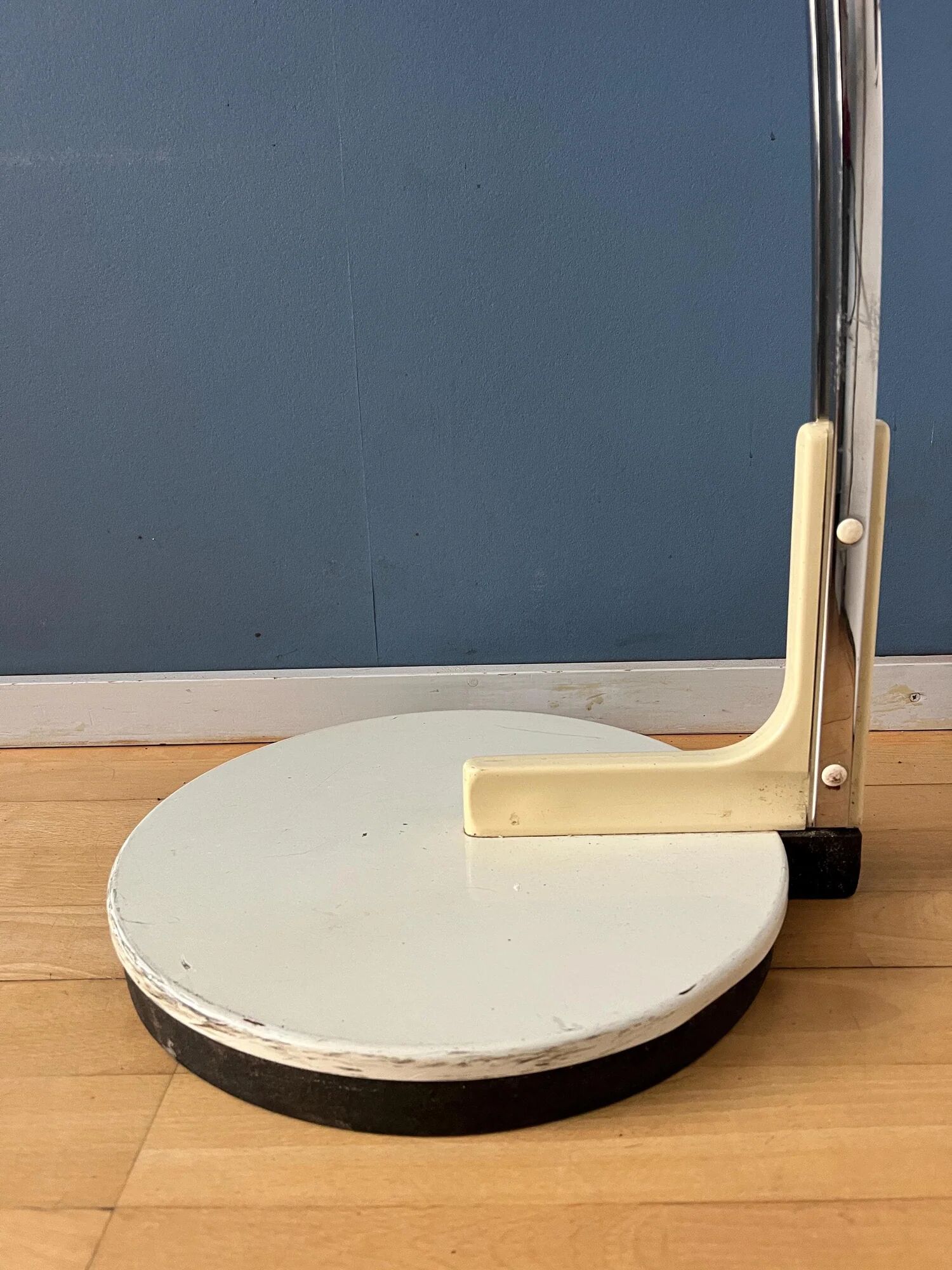 Italian mid-century Goffredo Reggiani arc floor lamp with white plexiglass shade