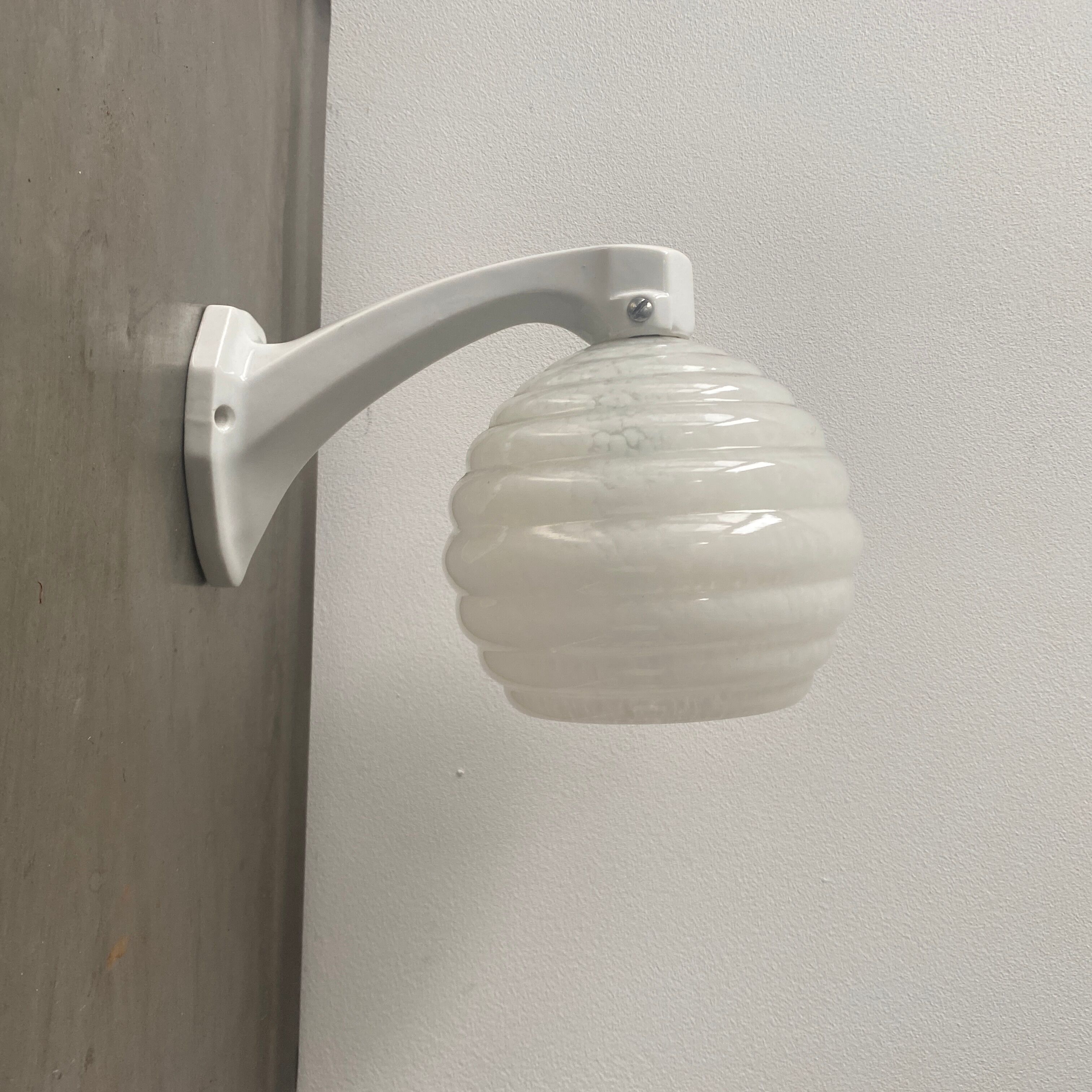 Porcelain wall lamp and vintage Clichy glass