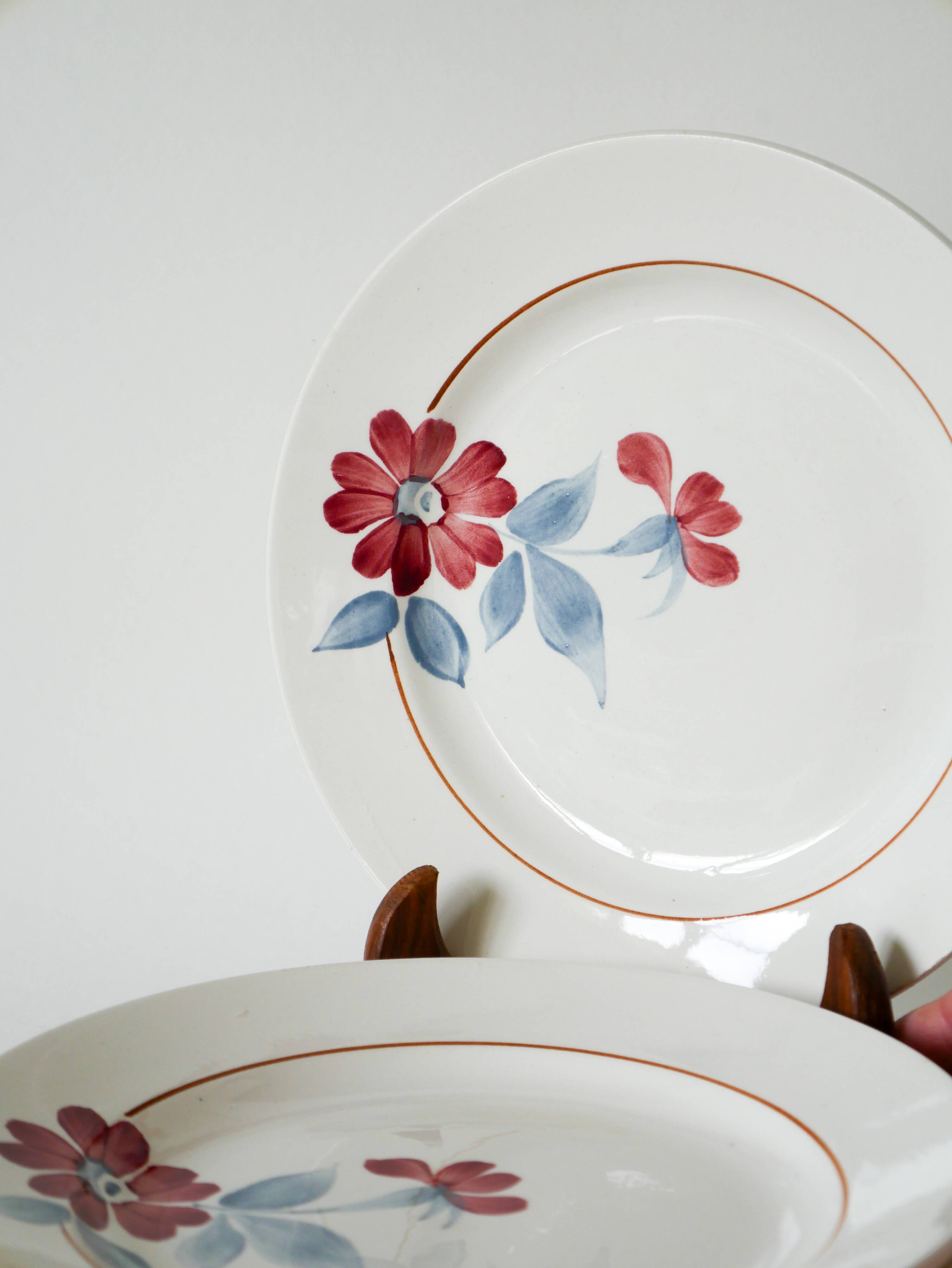 Set of 5 saint-amand dessert plates, with pink and blue flowers, 1960