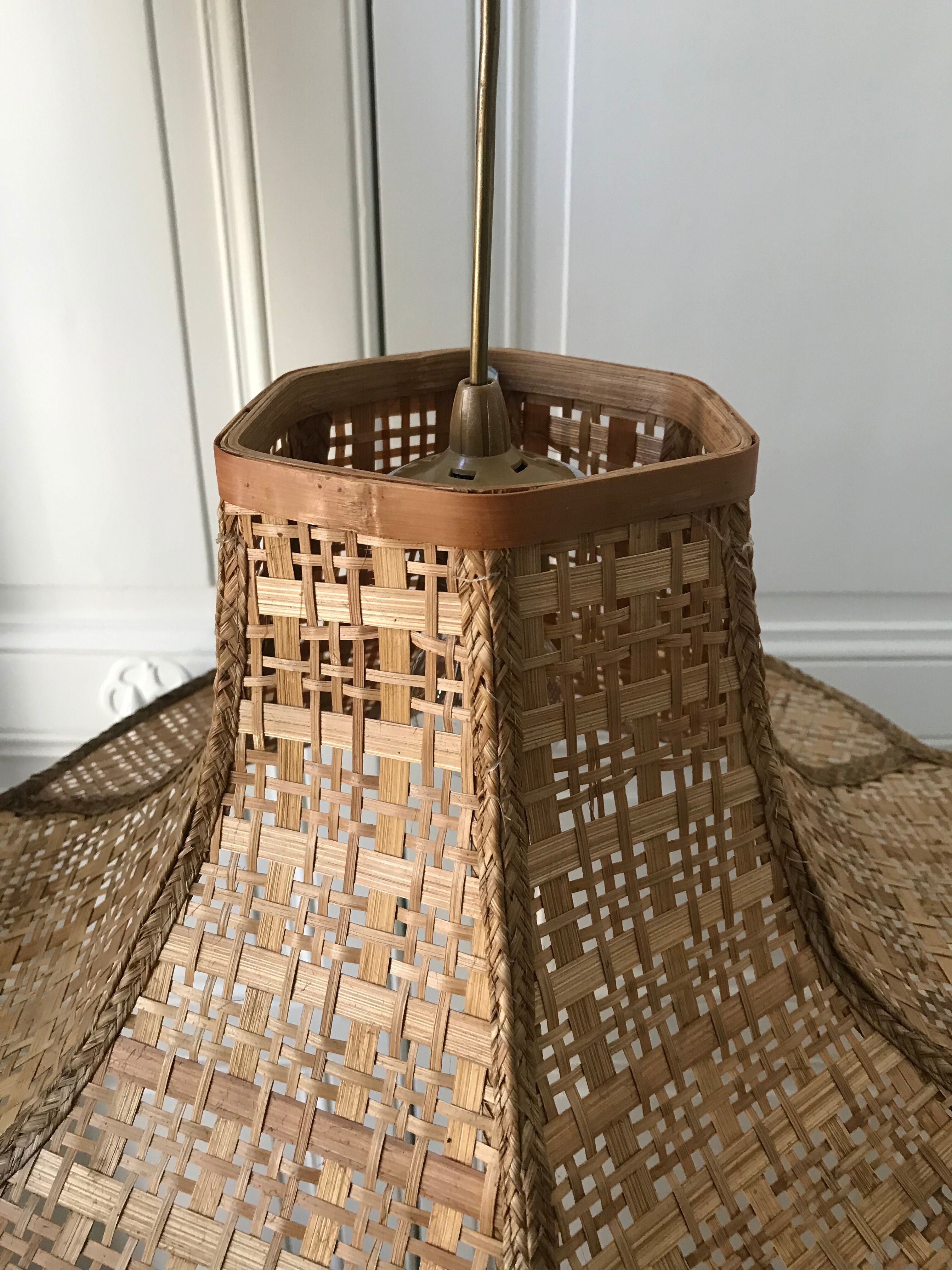 Vintage suspension in cannage