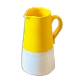 White two-coloured pitcher, mustard yellow