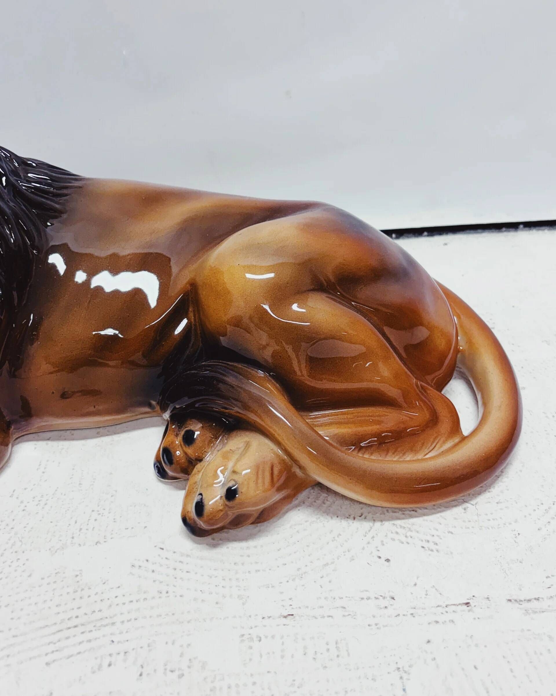 Lion statue ceramic
