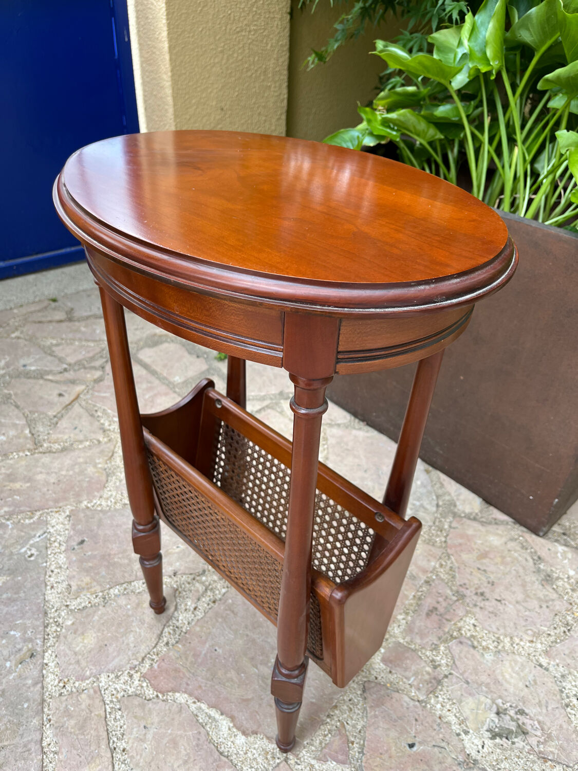 Oval cherry pedestal table