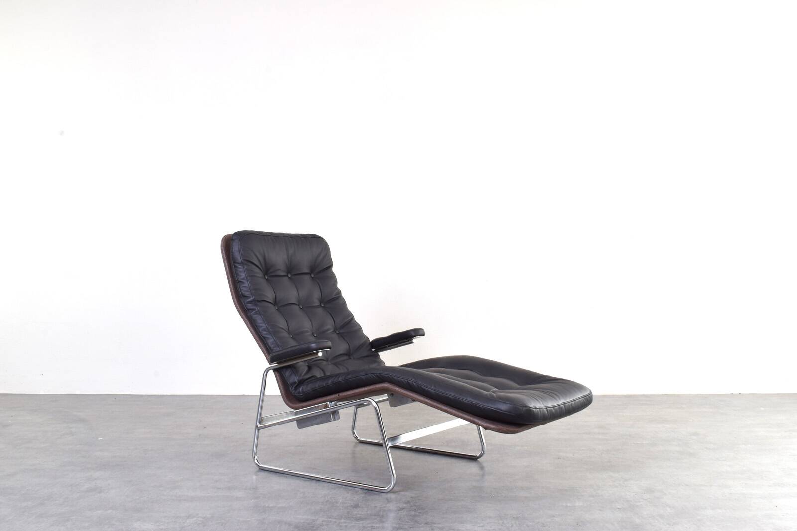 Bauhaus Leather and Chrome Model Fenix Chaise Lounge by Sam Larsson for Dux