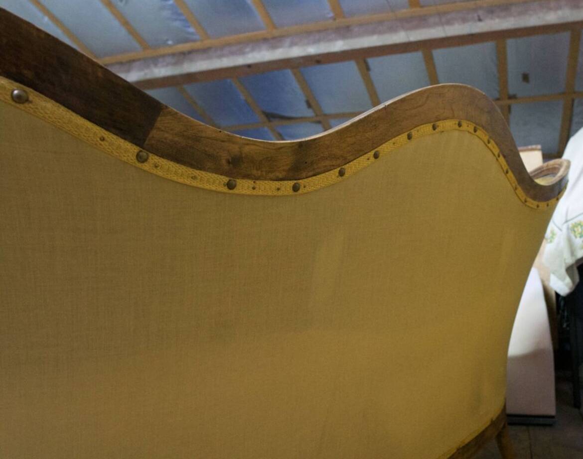 Three-seater velvet canapé in green, Louis Philippe style, 19th century.