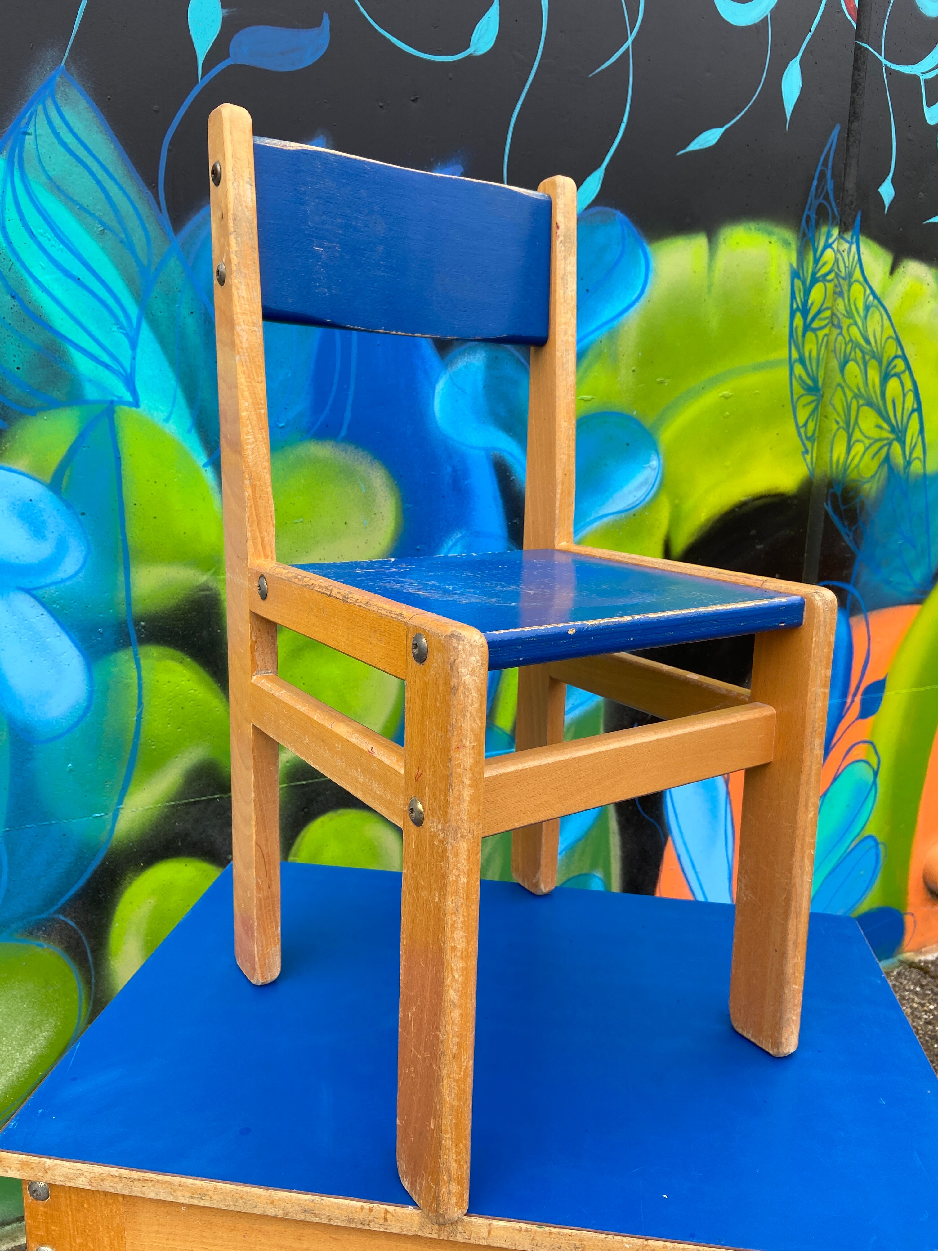 Vintage 1980 desk and child seat